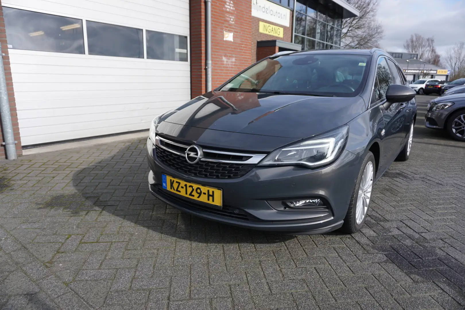 Opel Astra Sports Tourer 1.4 150PK INNOVATION VOL LUXE! ORIGI Grijs - 2