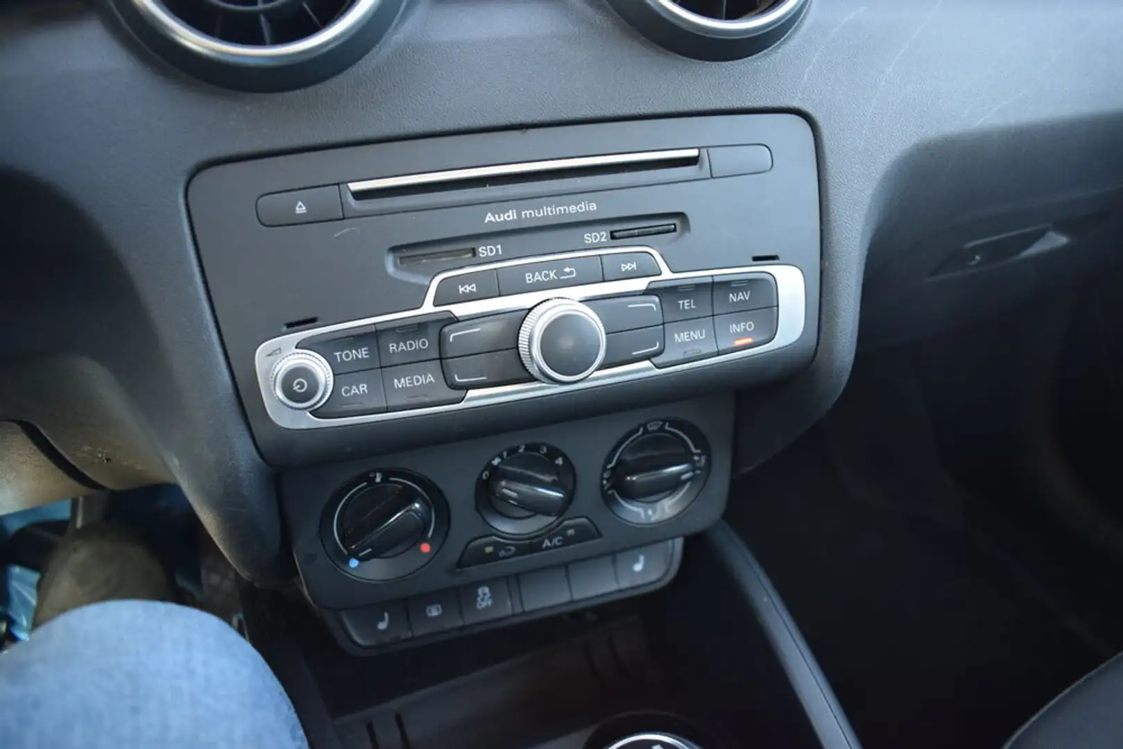 Audi A1 sb tfsi top zustand garantie Zwart - 2