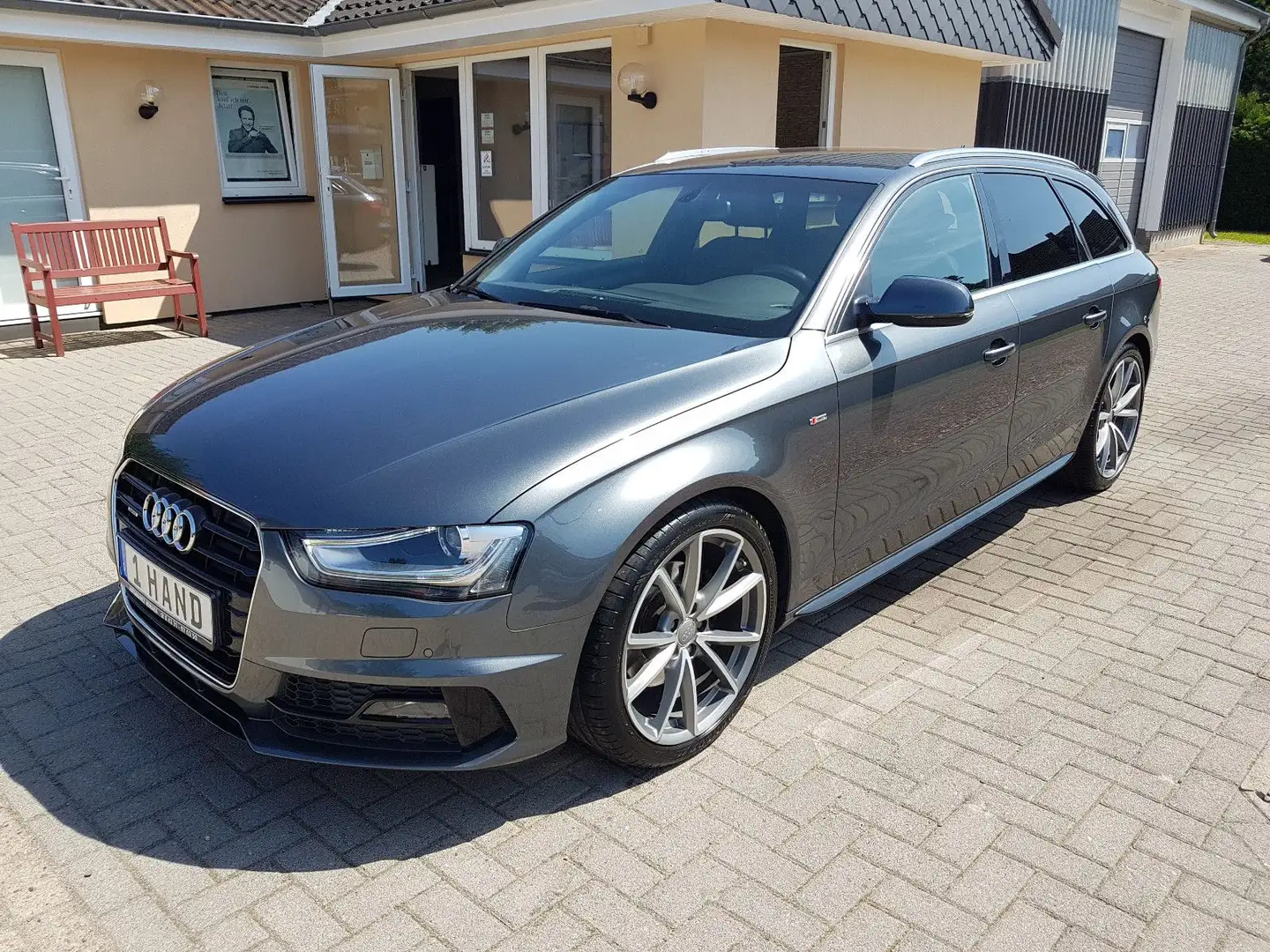 Audi A4 Avant S line Sportpaket / plus quattro AHK 19 Grau - 1