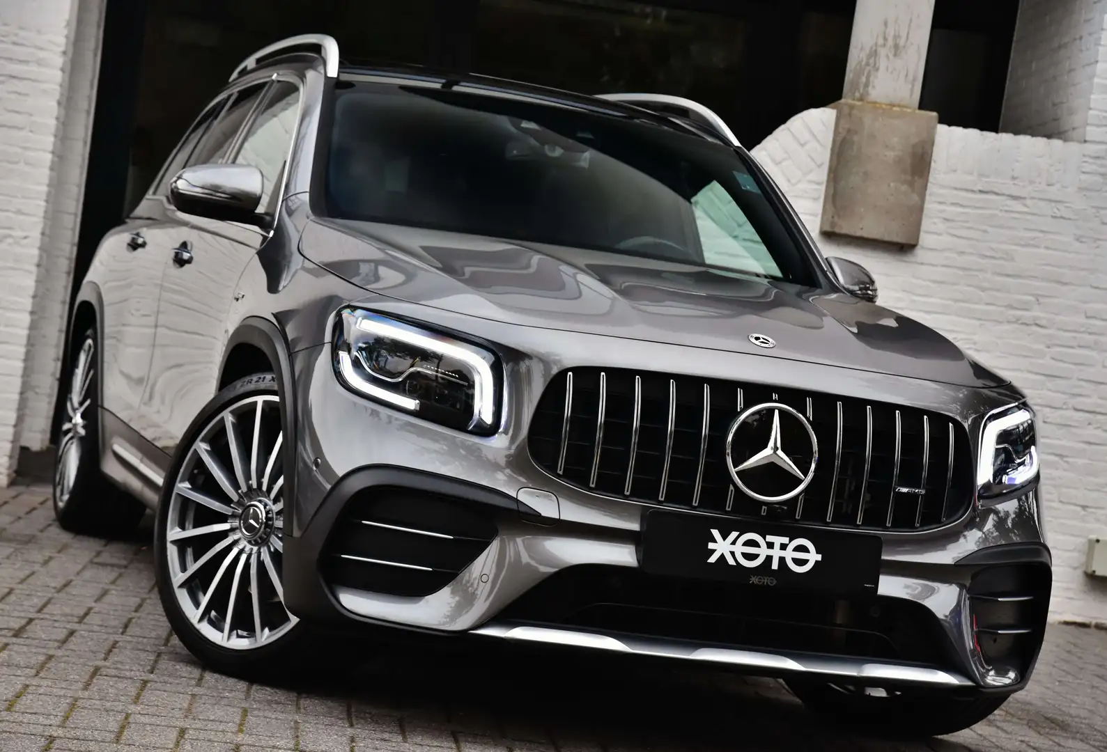 Mercedes-Benz GLB 35 AMG DCT 8G AMG  *** HEAD UP / PANO / TREKHAAK *** Grau - 2