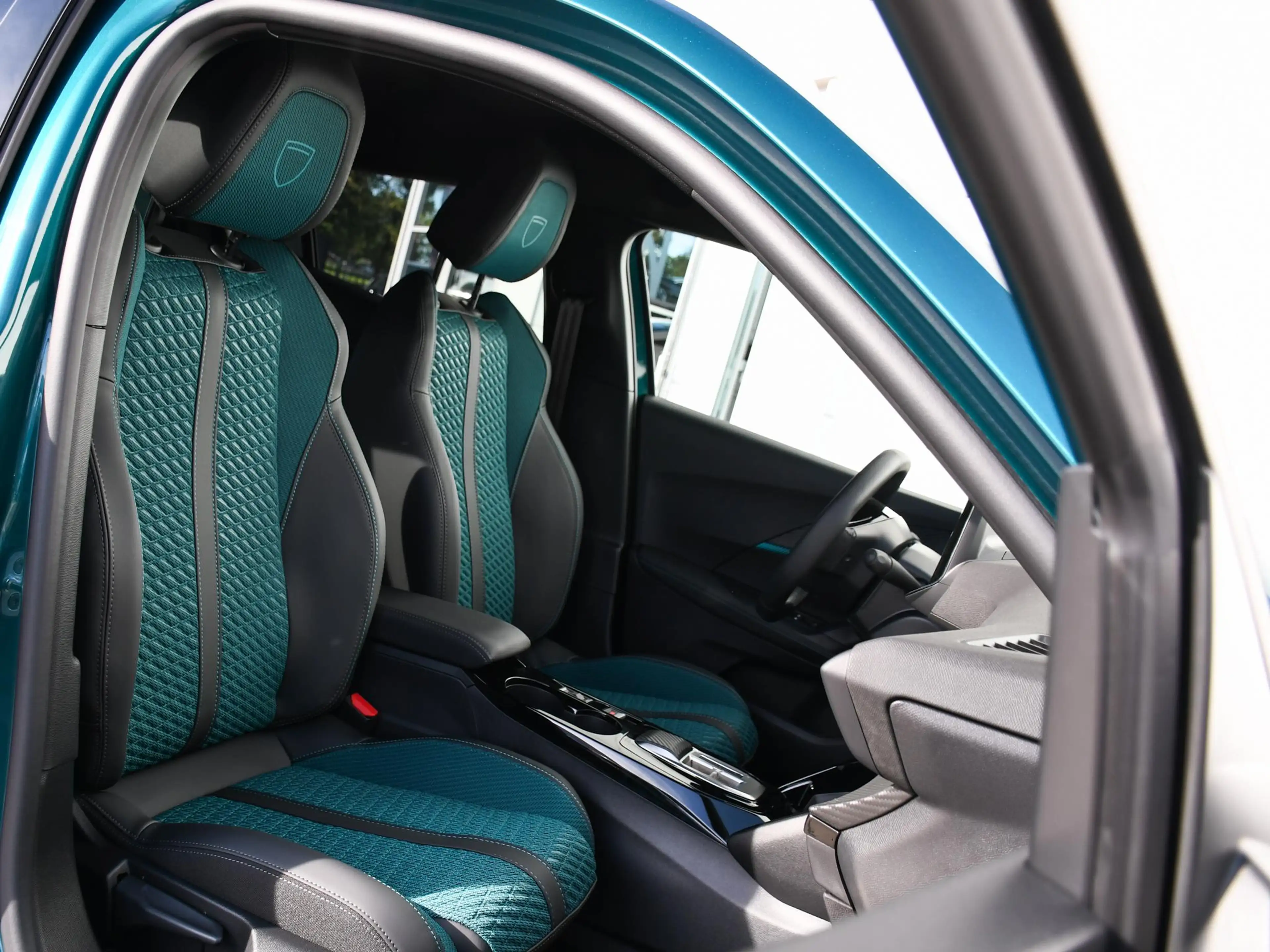 Peugeot 2008 Envy 1.2 Hybrid 145pk Automaat ADAPT. CC | CAMERA — photo 11