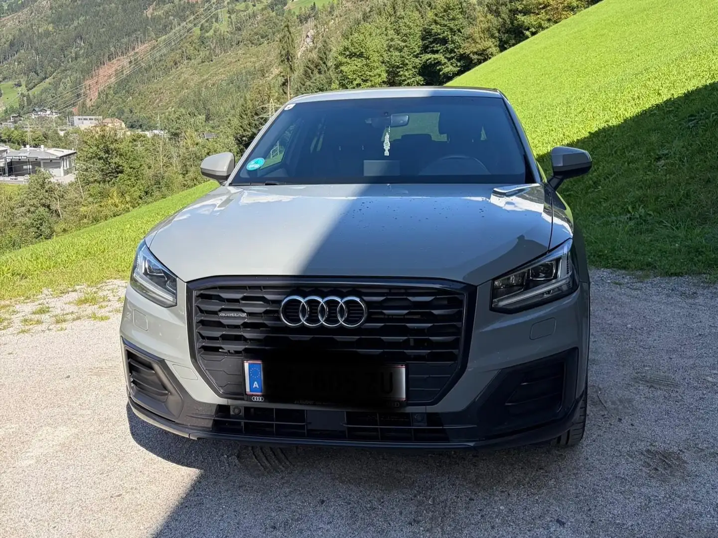 Audi Q2 Q2 2,0 TDI quattro S-tronic Grau - 2