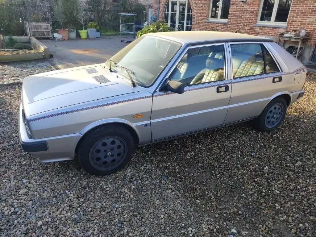 Lancia Delta 1992 из Европы — купить под ключ