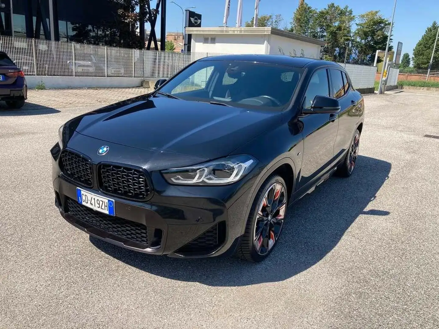 BMW X2 sdrive18d M Mesh Edition auto Чорний - 1