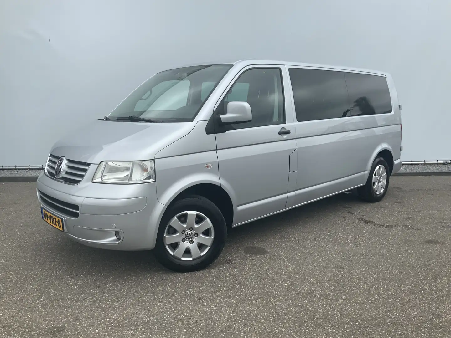 Volkswagen T5 Transporter 2.5 TDI 340 Automaat Trendline Dub Cab 5 Zits Leer Zilver - 1