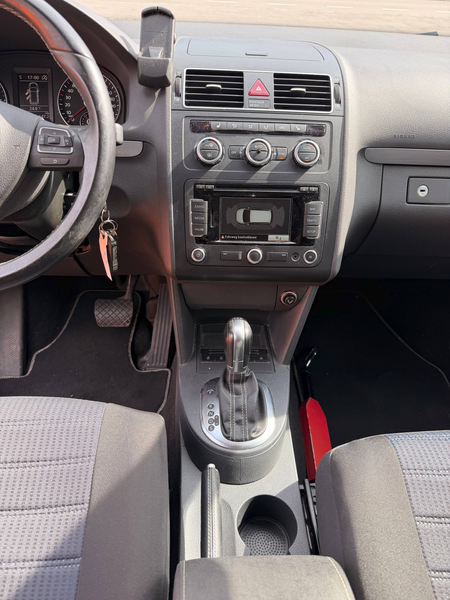 Volkswagen Touran 1,6 TDI Cup BMT DSG — photo 11