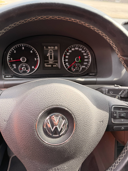 Volkswagen Touran 1,6 TDI Cup BMT DSG — photo 9