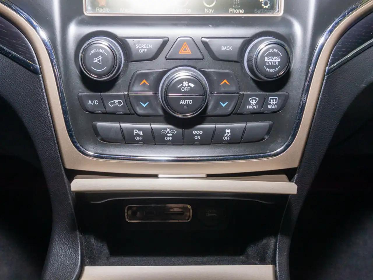 Jeep Grand Cherokee снимка Jeep Grand Cherokee