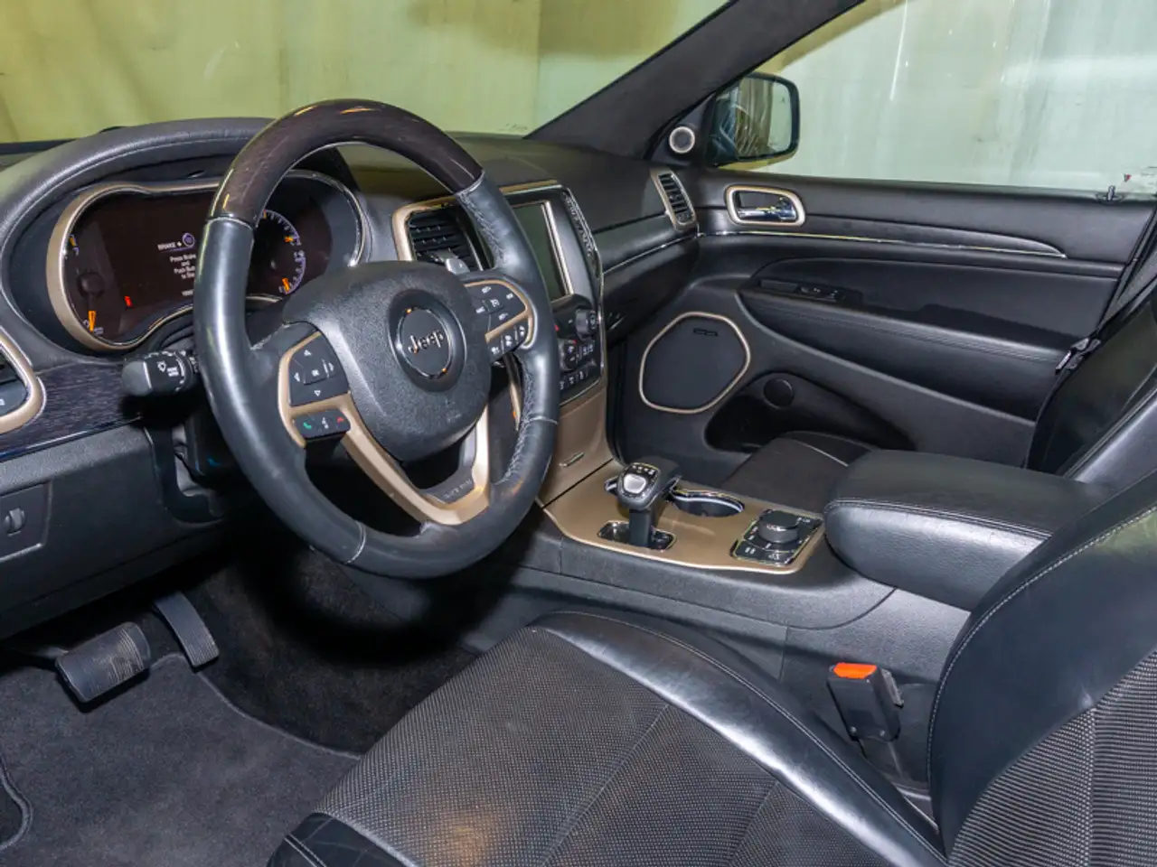 Jeep Grand Cherokee снимка Jeep Grand Cherokee