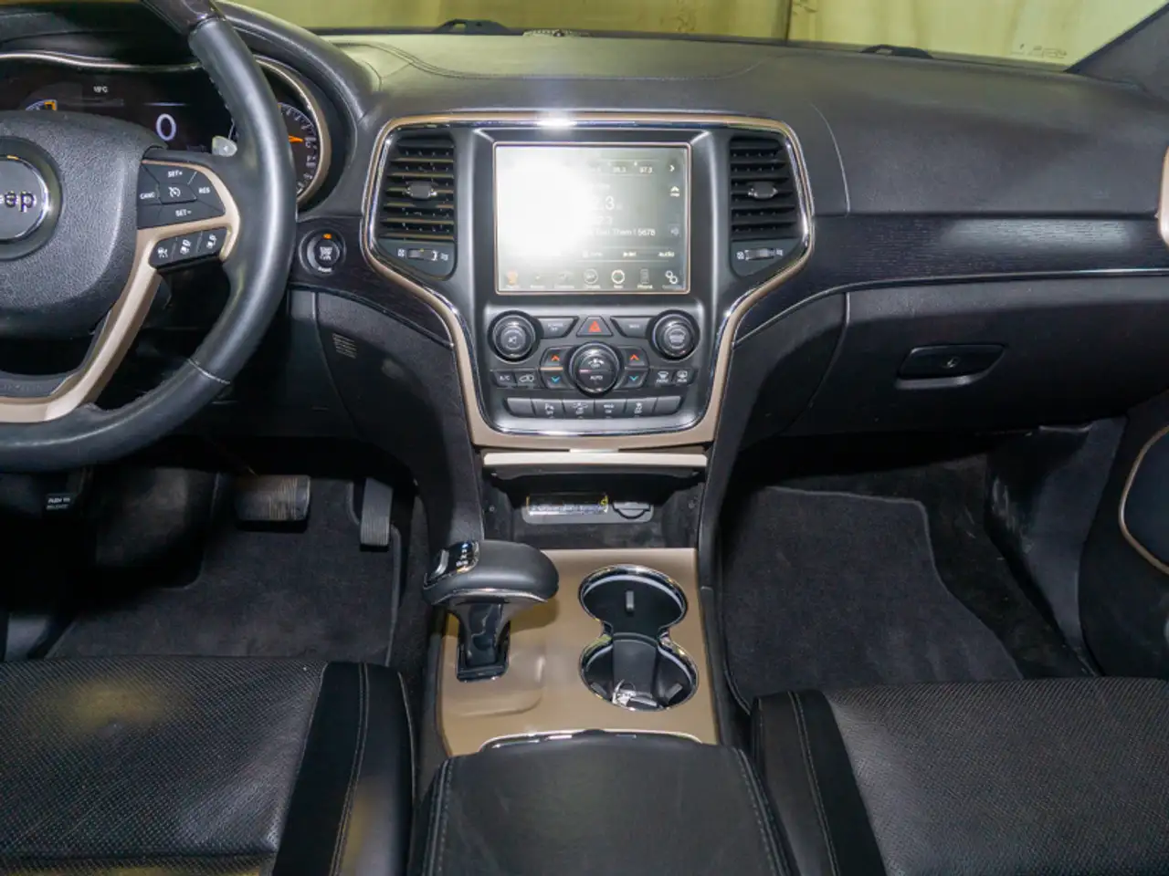 Jeep Grand Cherokee снимка Jeep Grand Cherokee