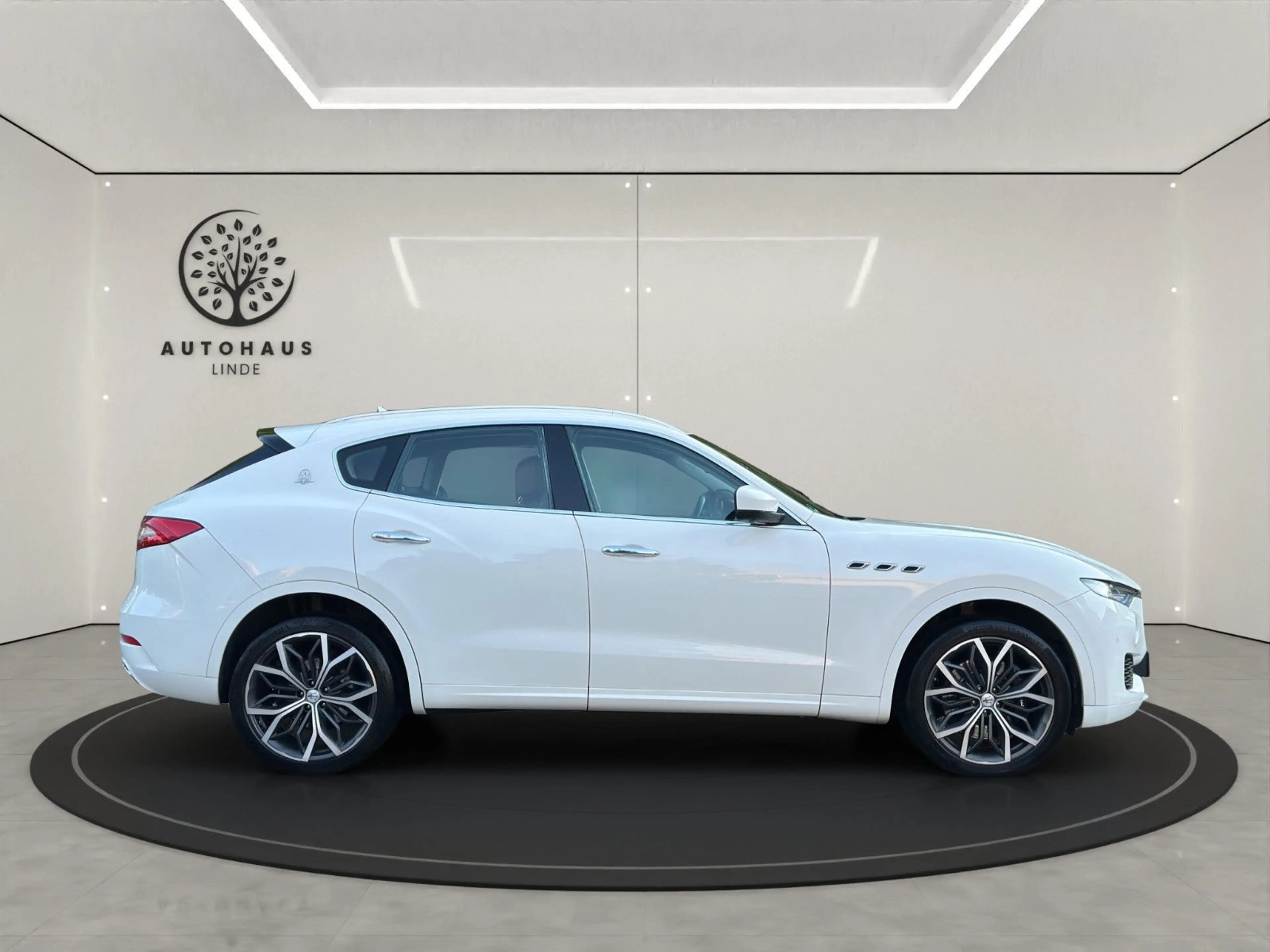 Maserati Levante S 3.0 / MEMORY / LED / PANORAMA / COGNAC — photo 5