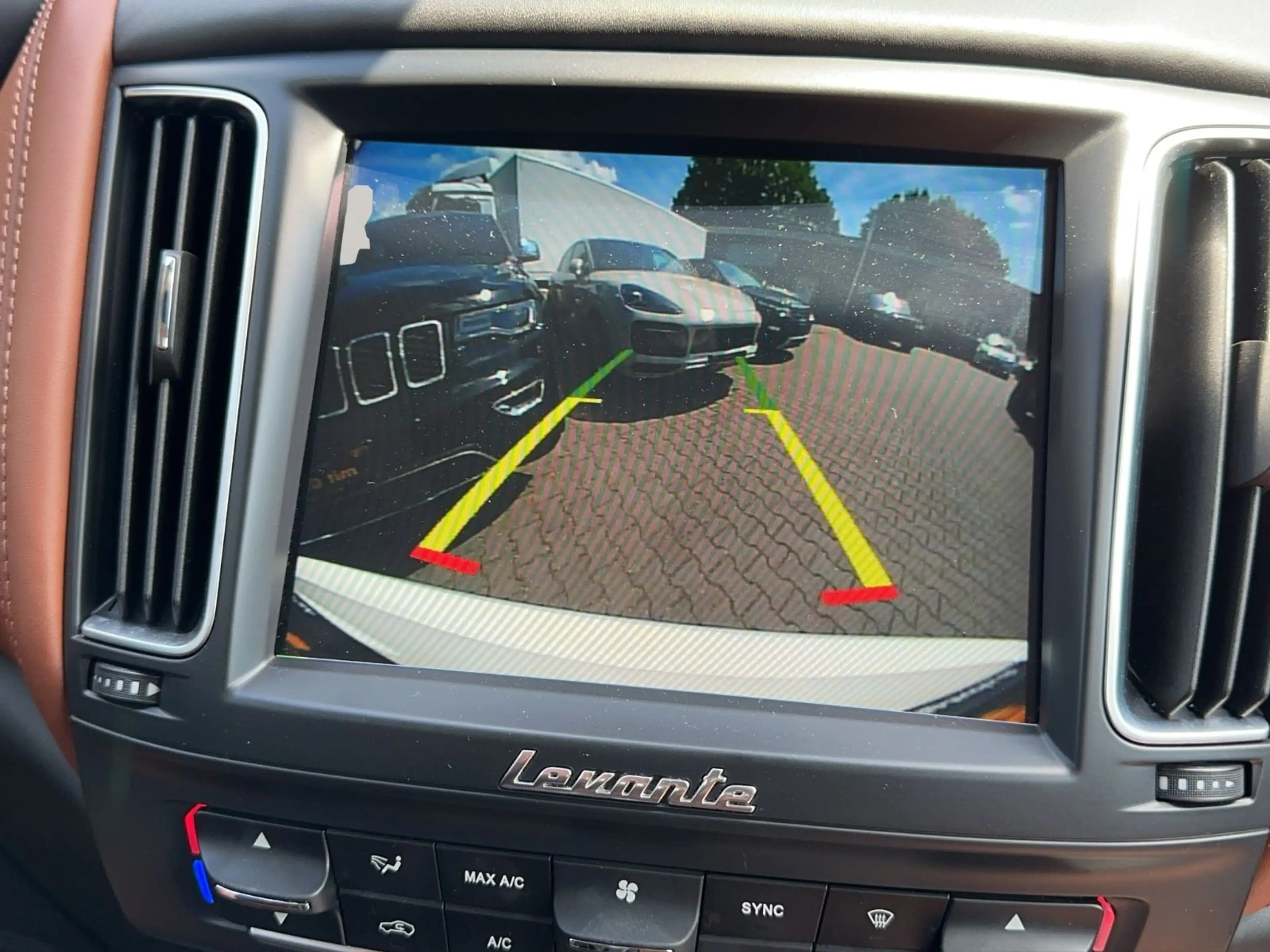 Maserati Levante S 3.0 / MEMORY / LED / PANORAMA / COGNAC — photo 15