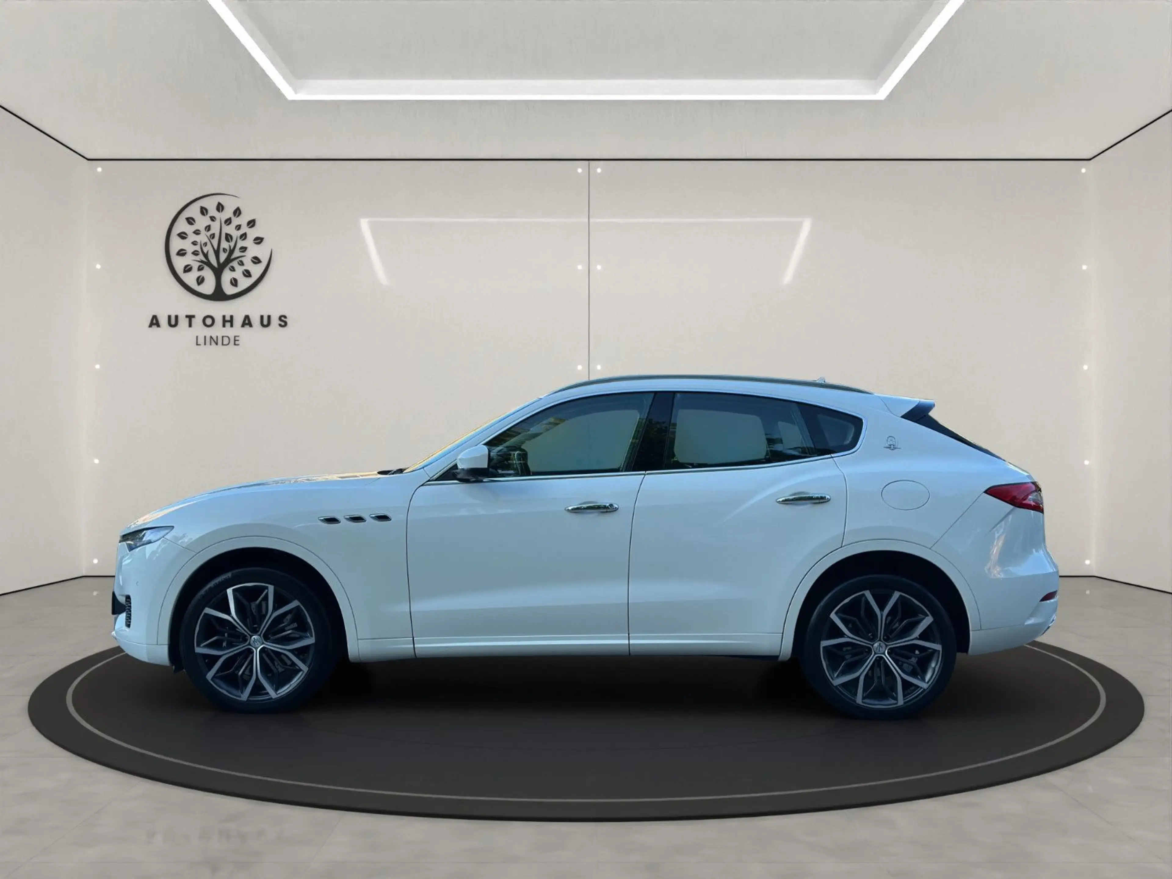 Maserati Levante S 3.0 / MEMORY / LED / PANORAMA / COGNAC — photo 4