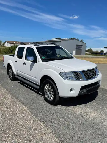 Nissan Navara 4x4 Allrad Automatik Leder AHK Kamera Klima 3.0 V6