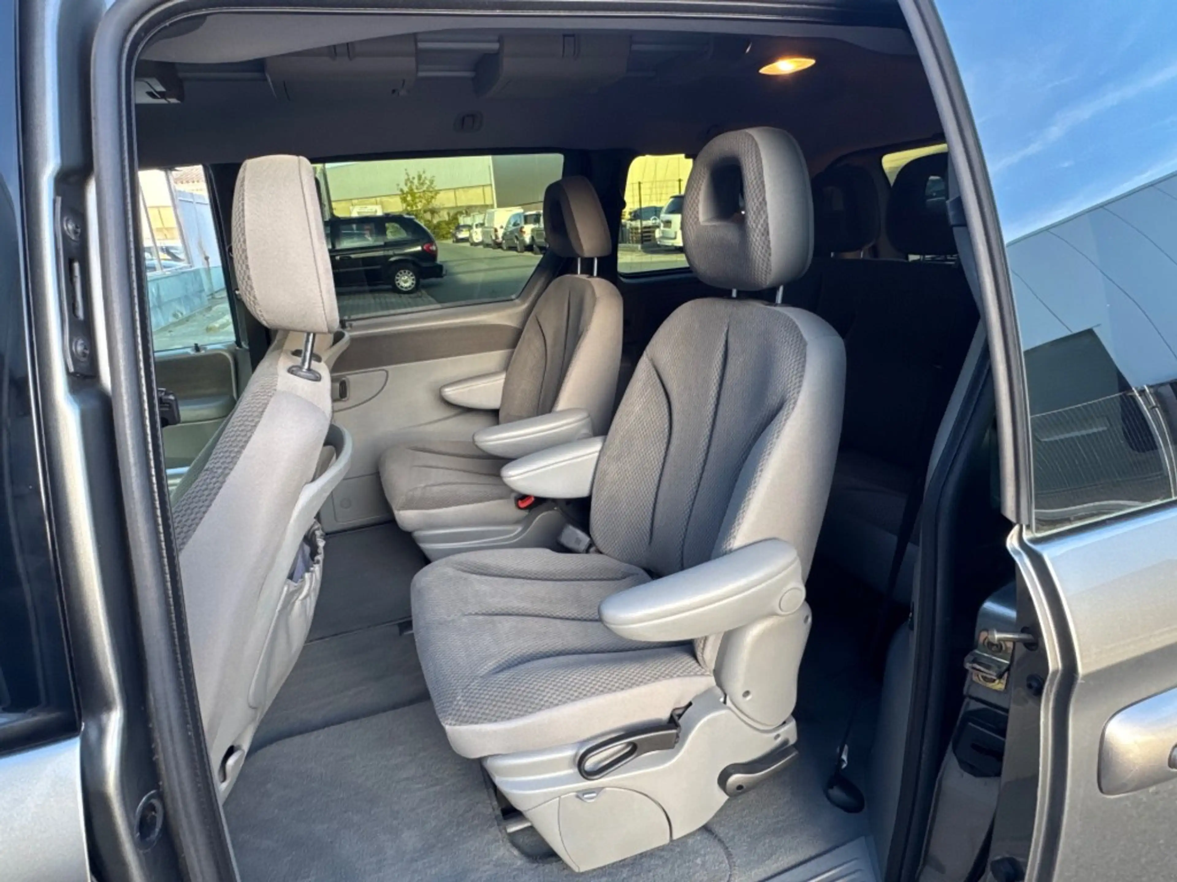 Chrysler Voyager 3.3i SE LUXE — photo 11