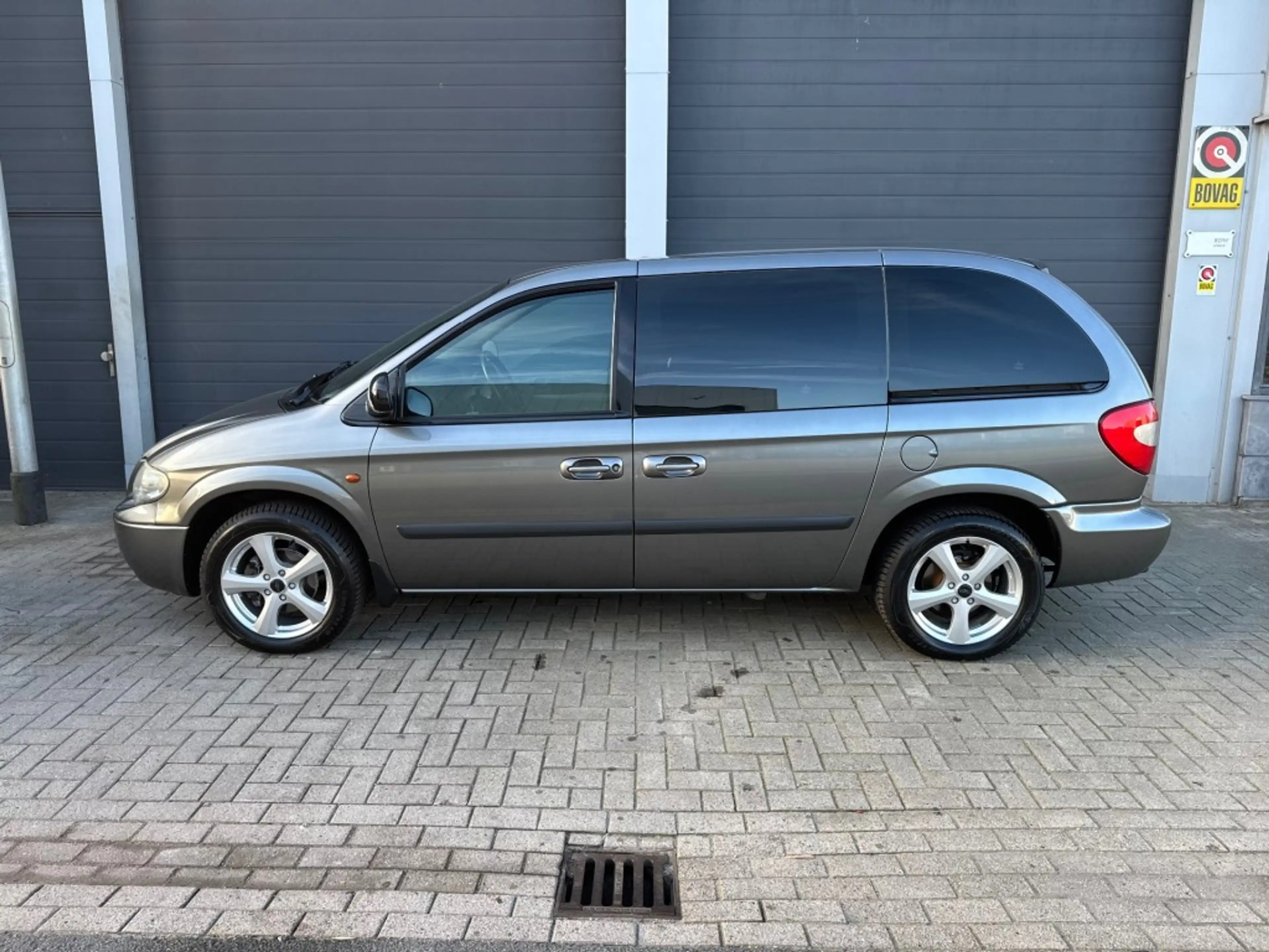 Chrysler Voyager 3.3i SE LUXE — photo 6