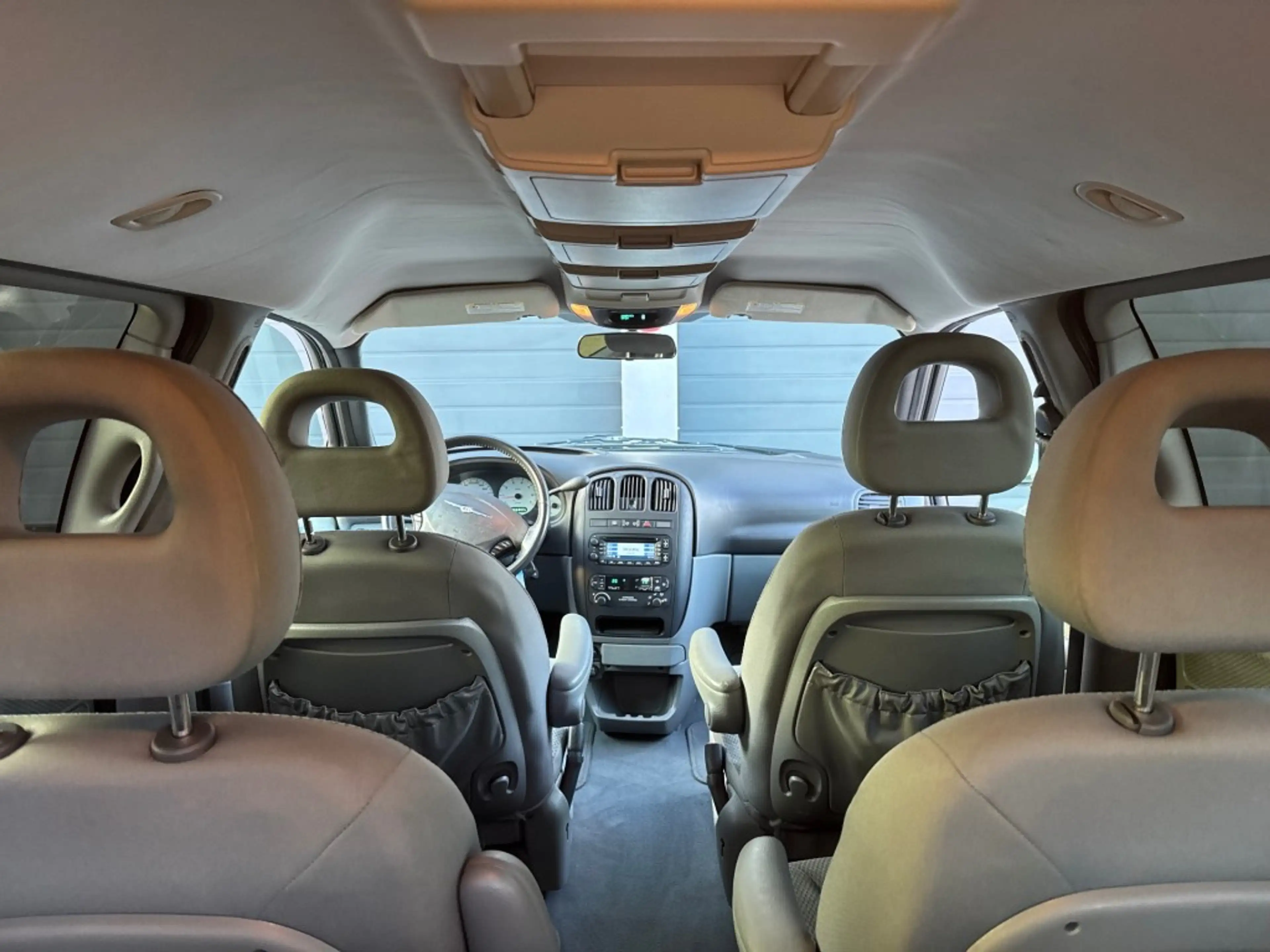 Chrysler Voyager 3.3i SE LUXE — photo 10
