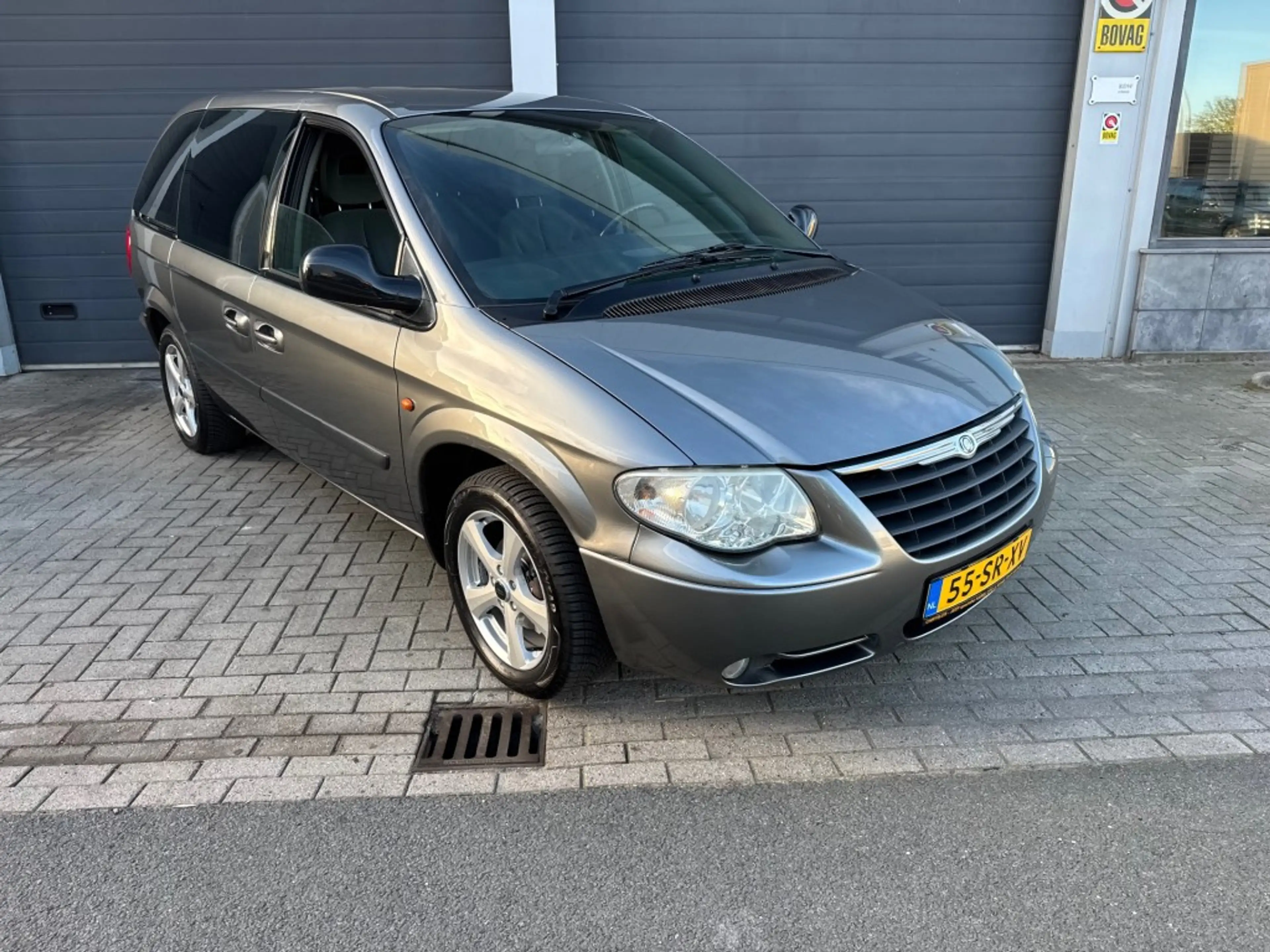Chrysler Voyager 3.3i SE LUXE — photo 2