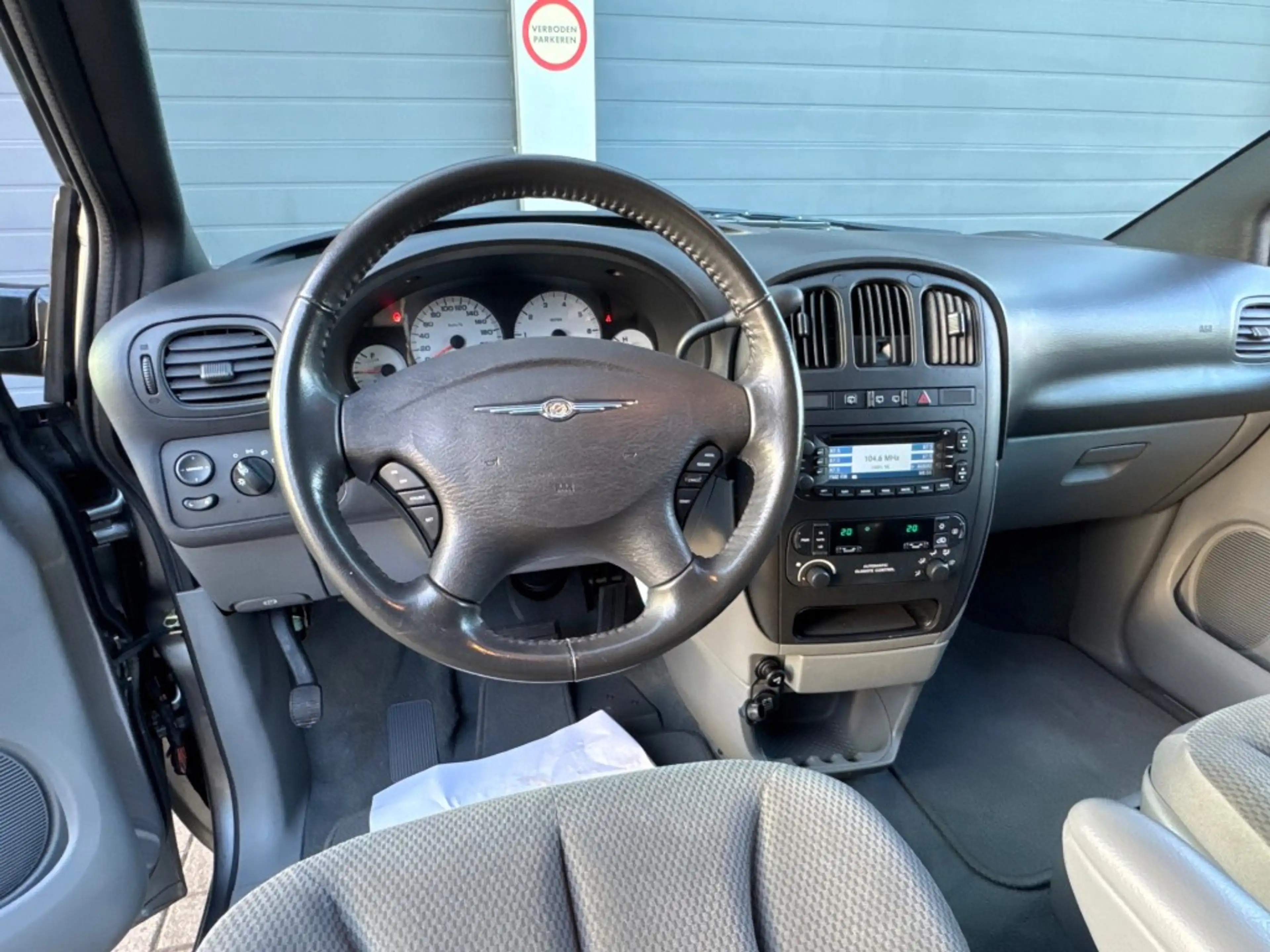 Chrysler Voyager 3.3i SE LUXE — photo 14