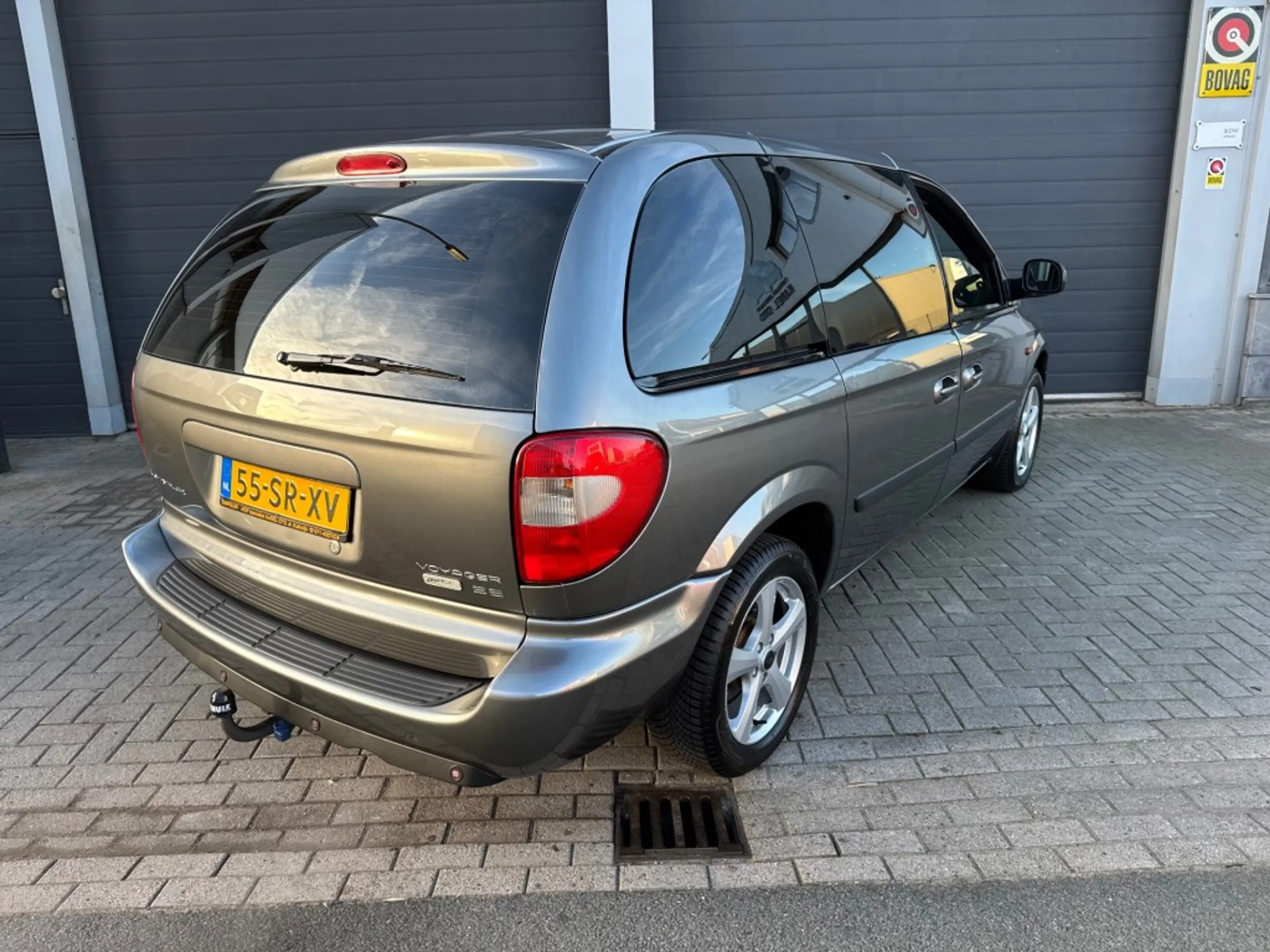 Chrysler Voyager 3.3i SE LUXE — photo 3