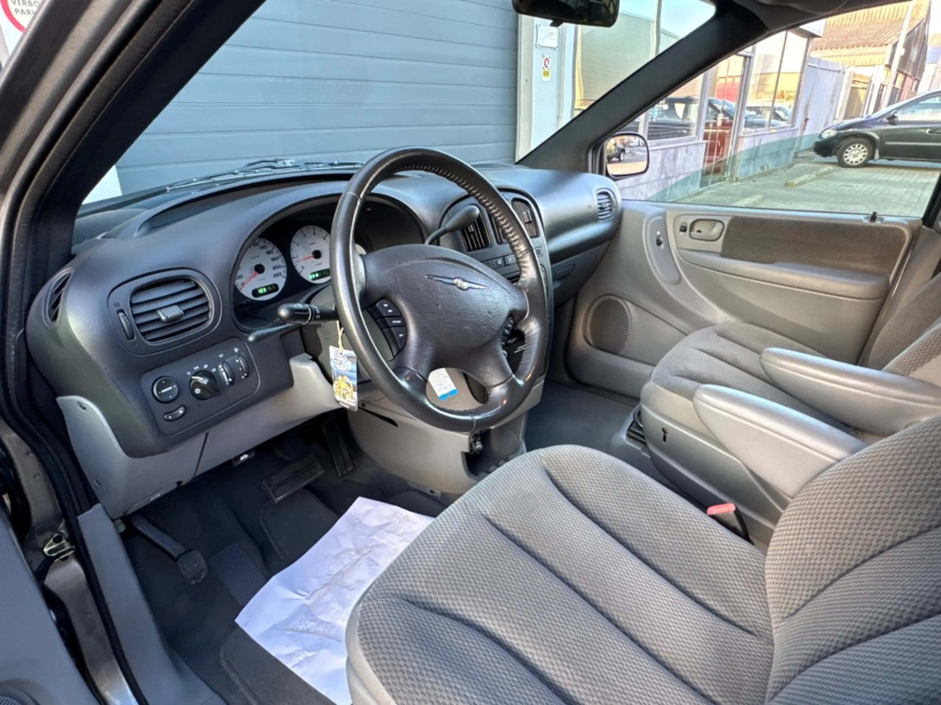 Chrysler Voyager 3.3i SE LUXE — photo 13