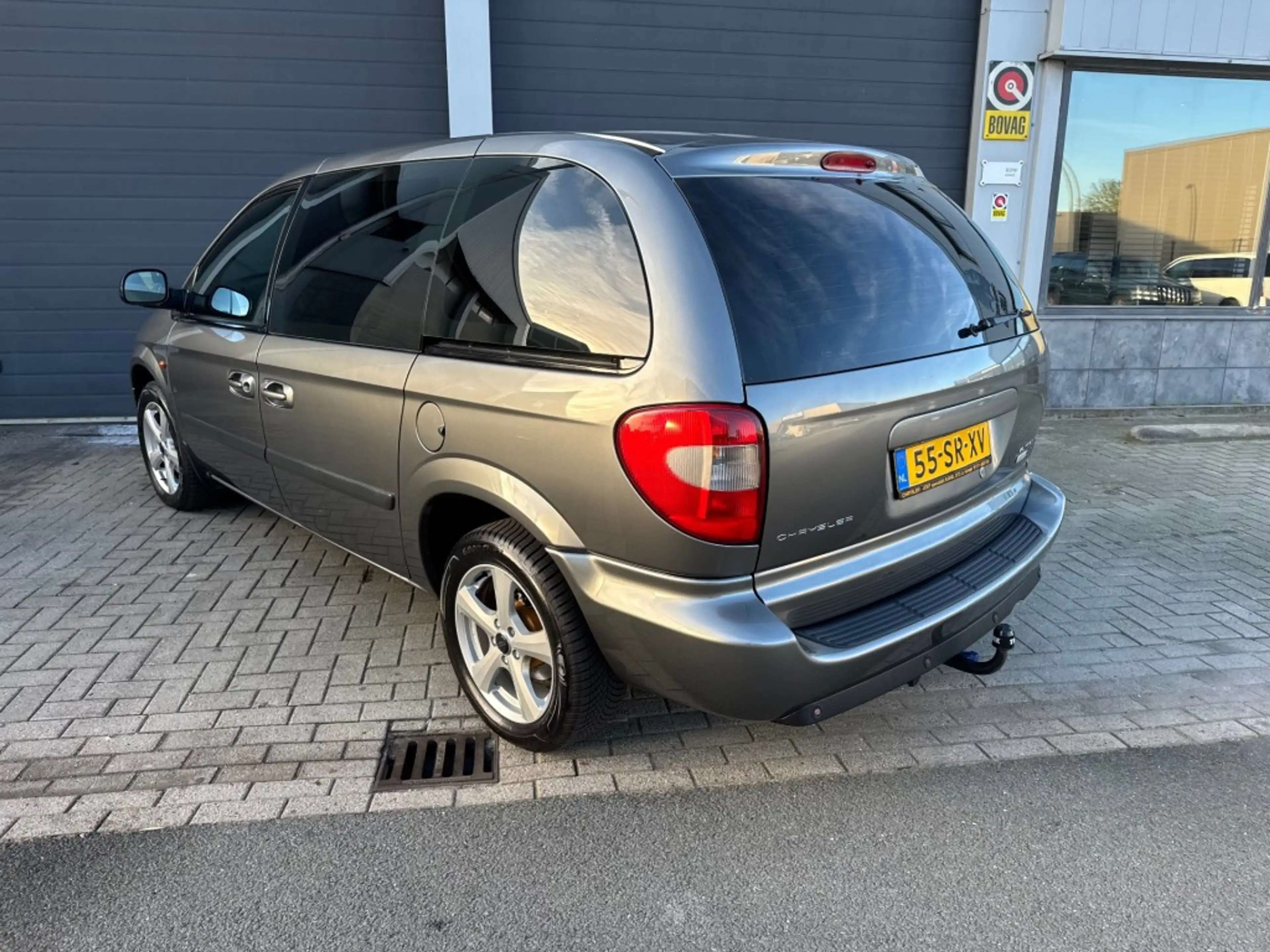 Chrysler Voyager 3.3i SE LUXE — photo 4