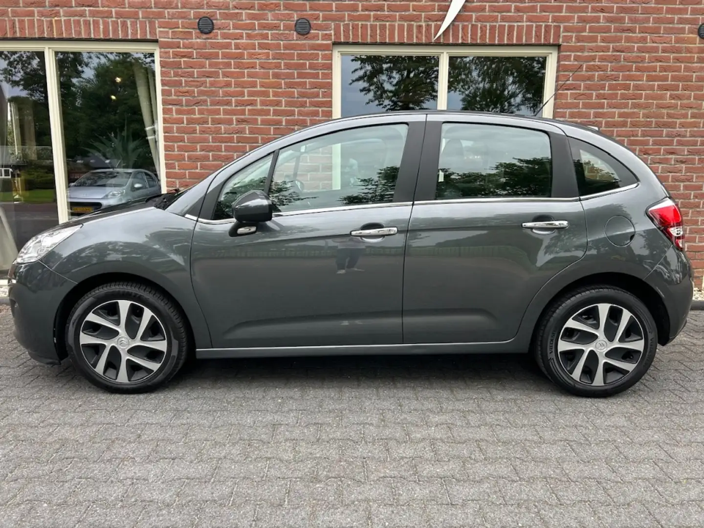 Citroen C3 1.2 PureT Feel Ed. NIEUWE APK+D-RIEM / NAVI / CLIM Grigio - 2
