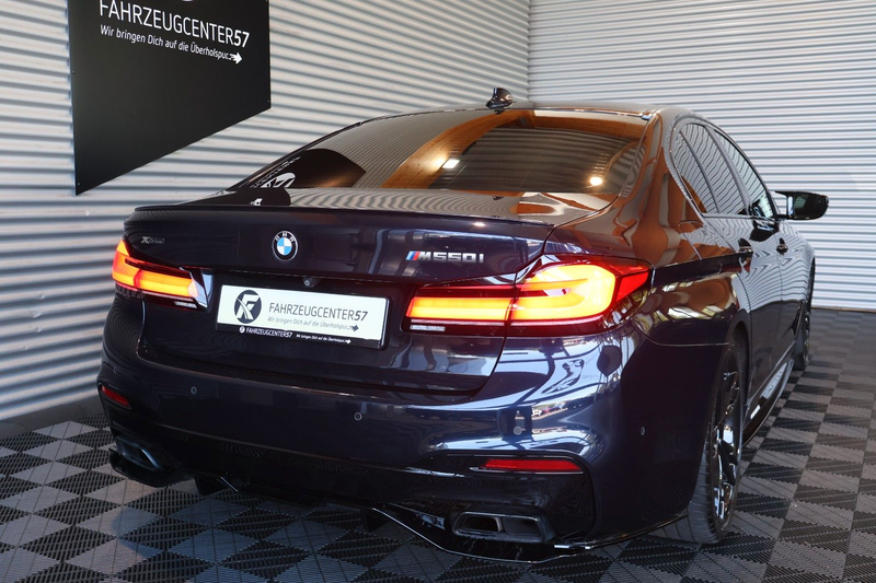 BMW 550 i xDrive/360°KAMERA/ACC/B&W/CARPLAY/HUD — photo 8
