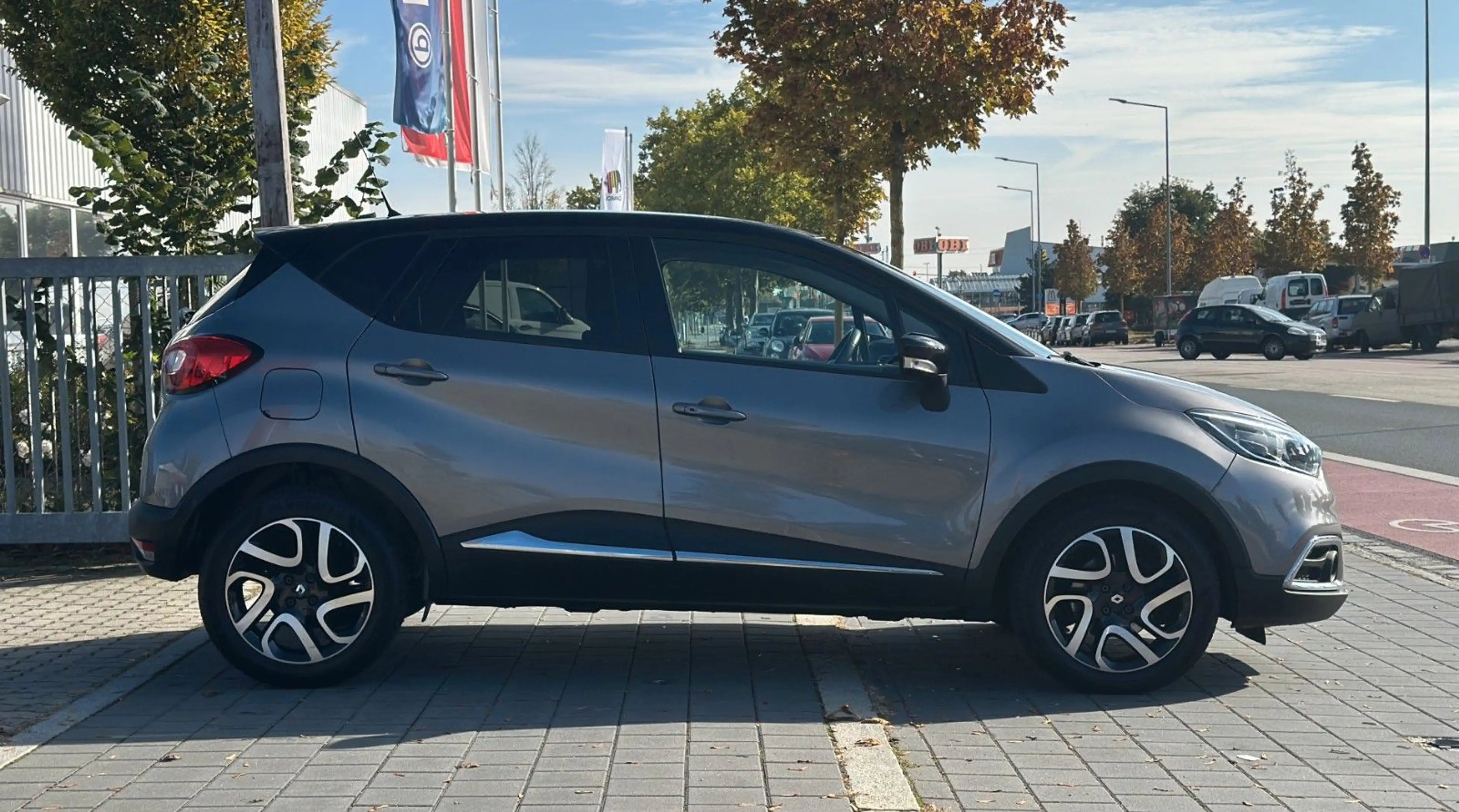 Renault Captur Luxe / Sitzheiz. / Automatik / 1+ Hand — photo 6