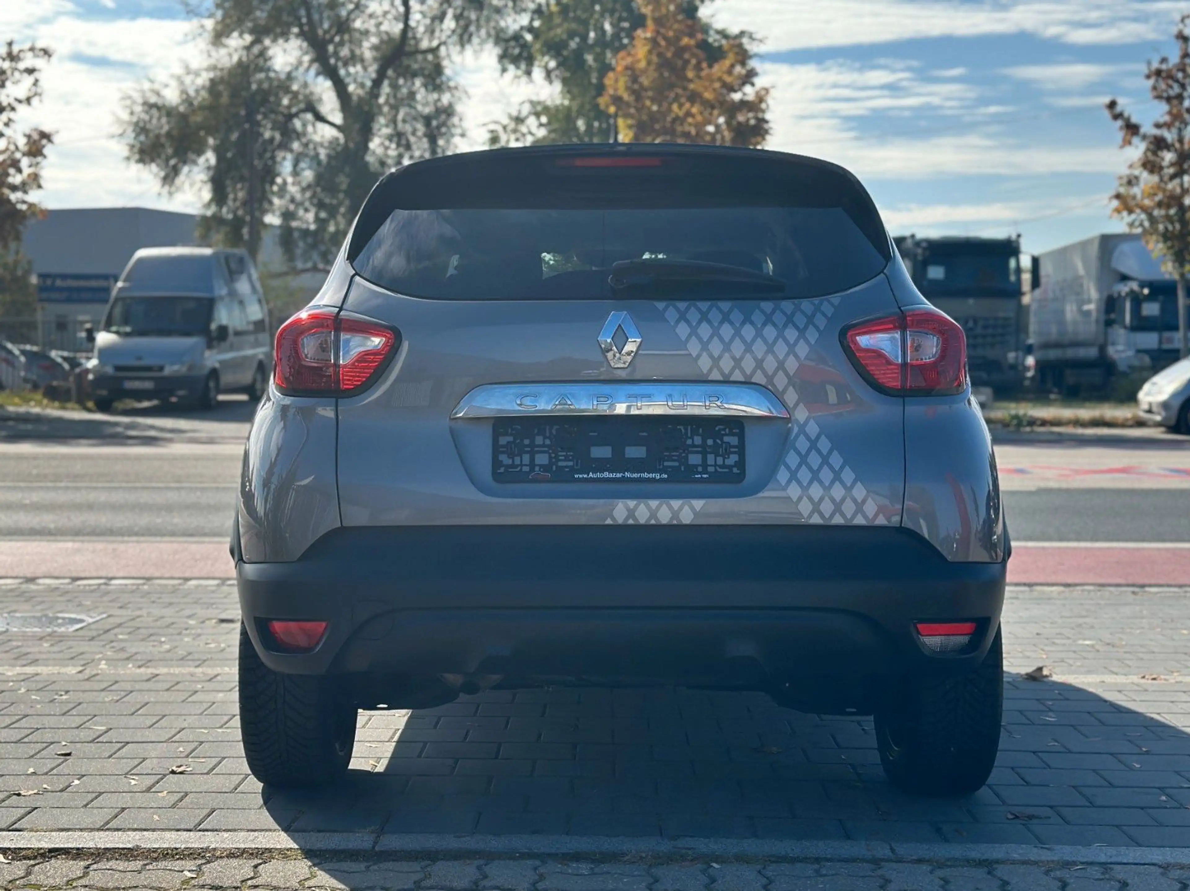 Renault Captur Luxe / Sitzheiz. / Automatik / 1+ Hand — photo 4