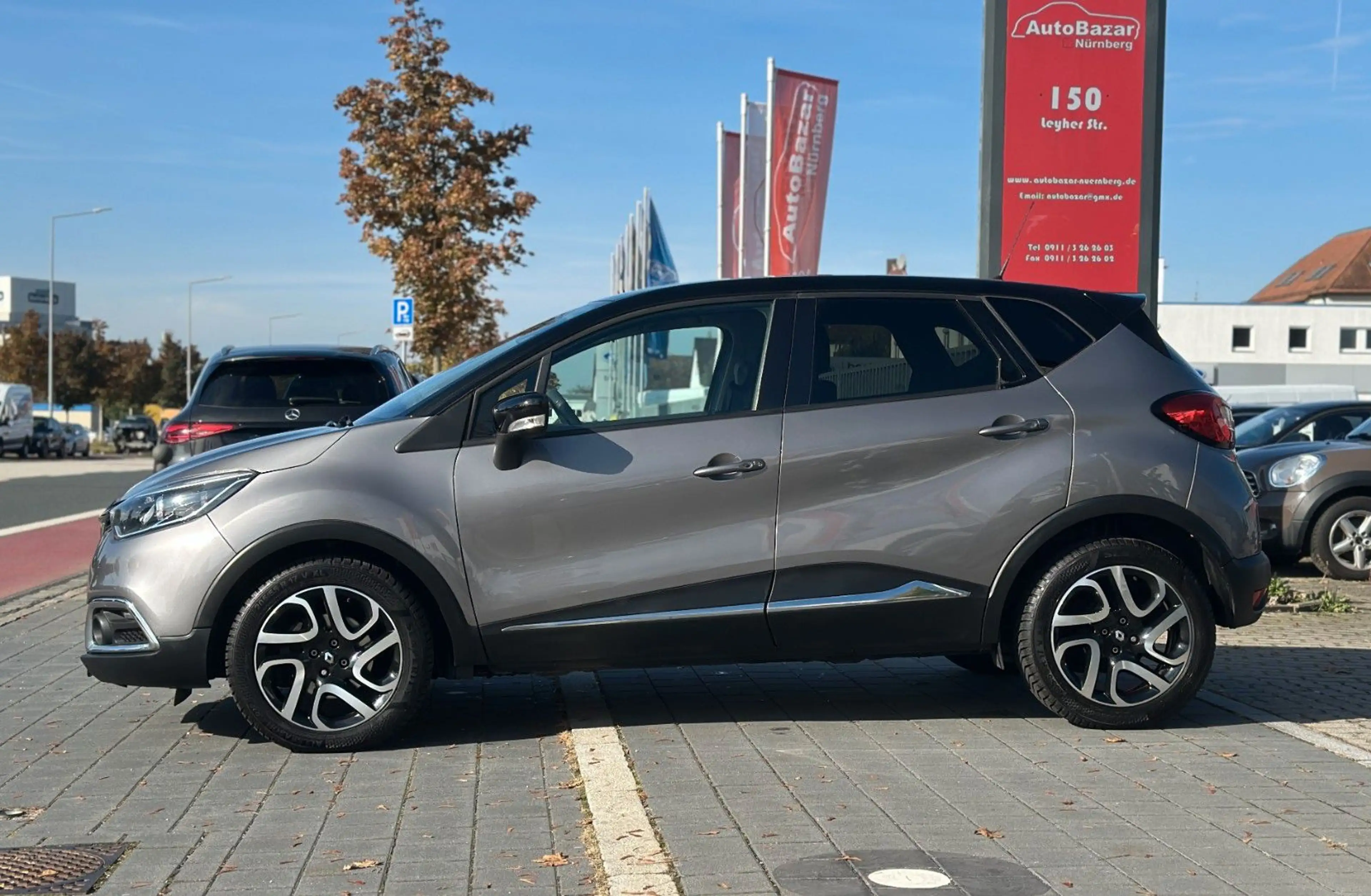 Renault Captur Luxe / Sitzheiz. / Automatik / 1+ Hand — photo 2