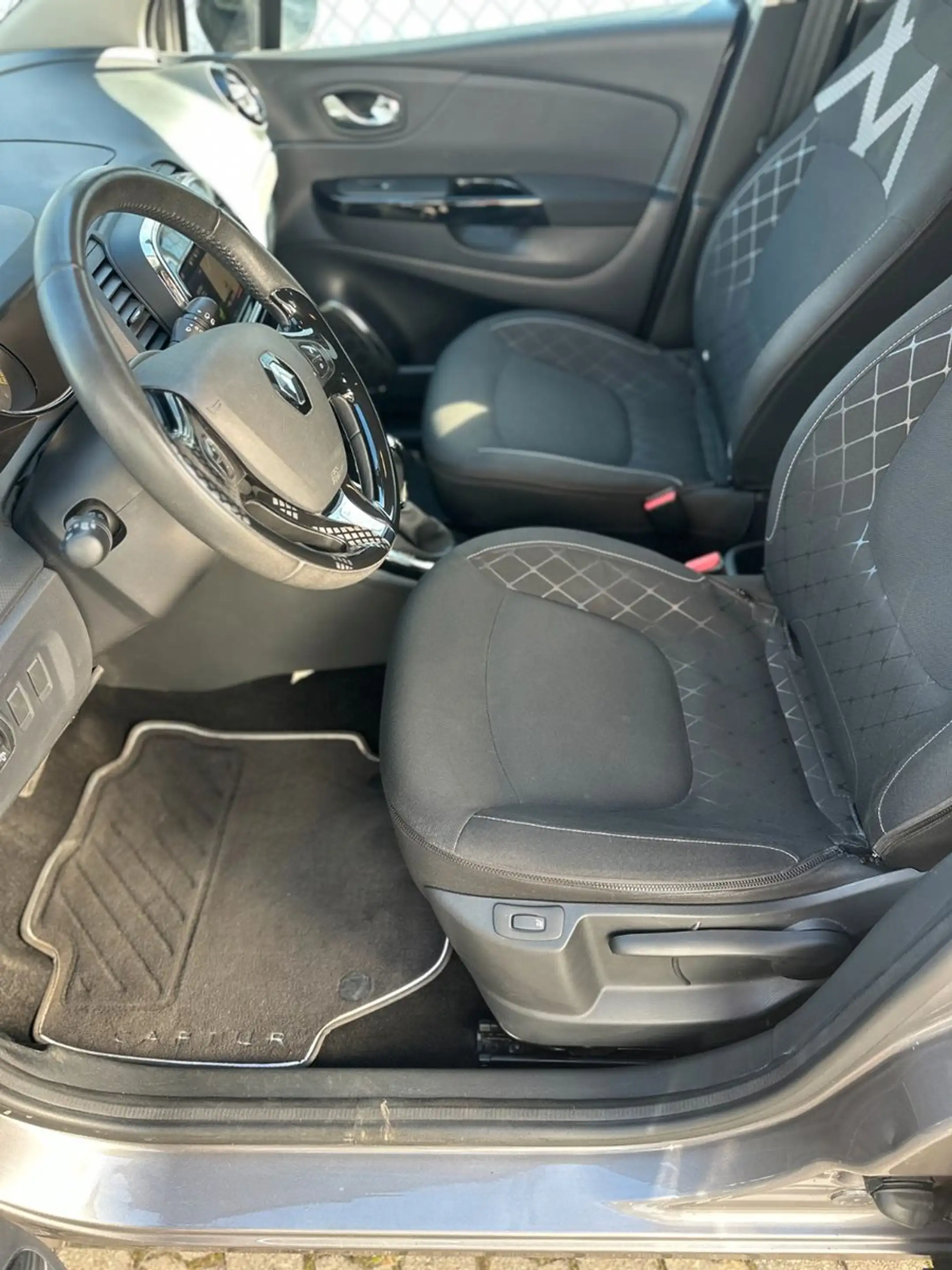 Renault Captur Luxe / Sitzheiz. / Automatik / 1+ Hand — photo 10