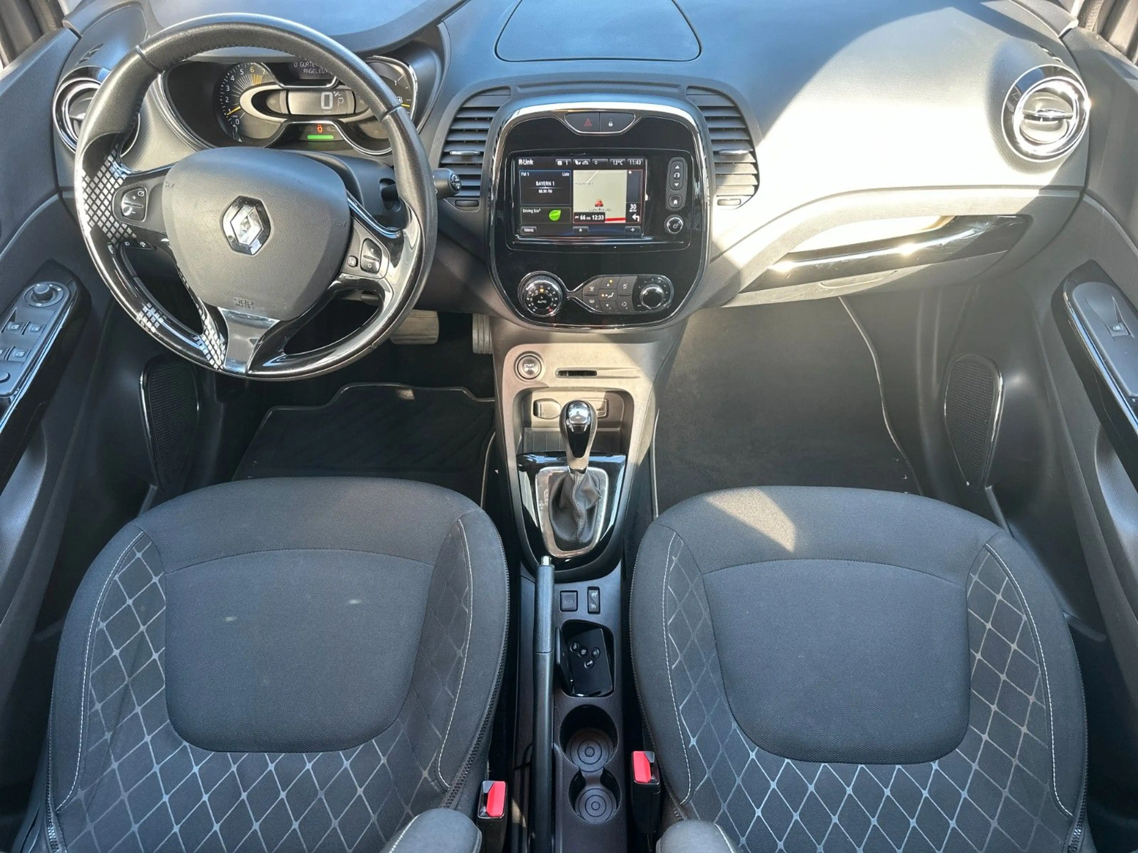 Renault Captur Luxe / Sitzheiz. / Automatik / 1+ Hand — photo 12