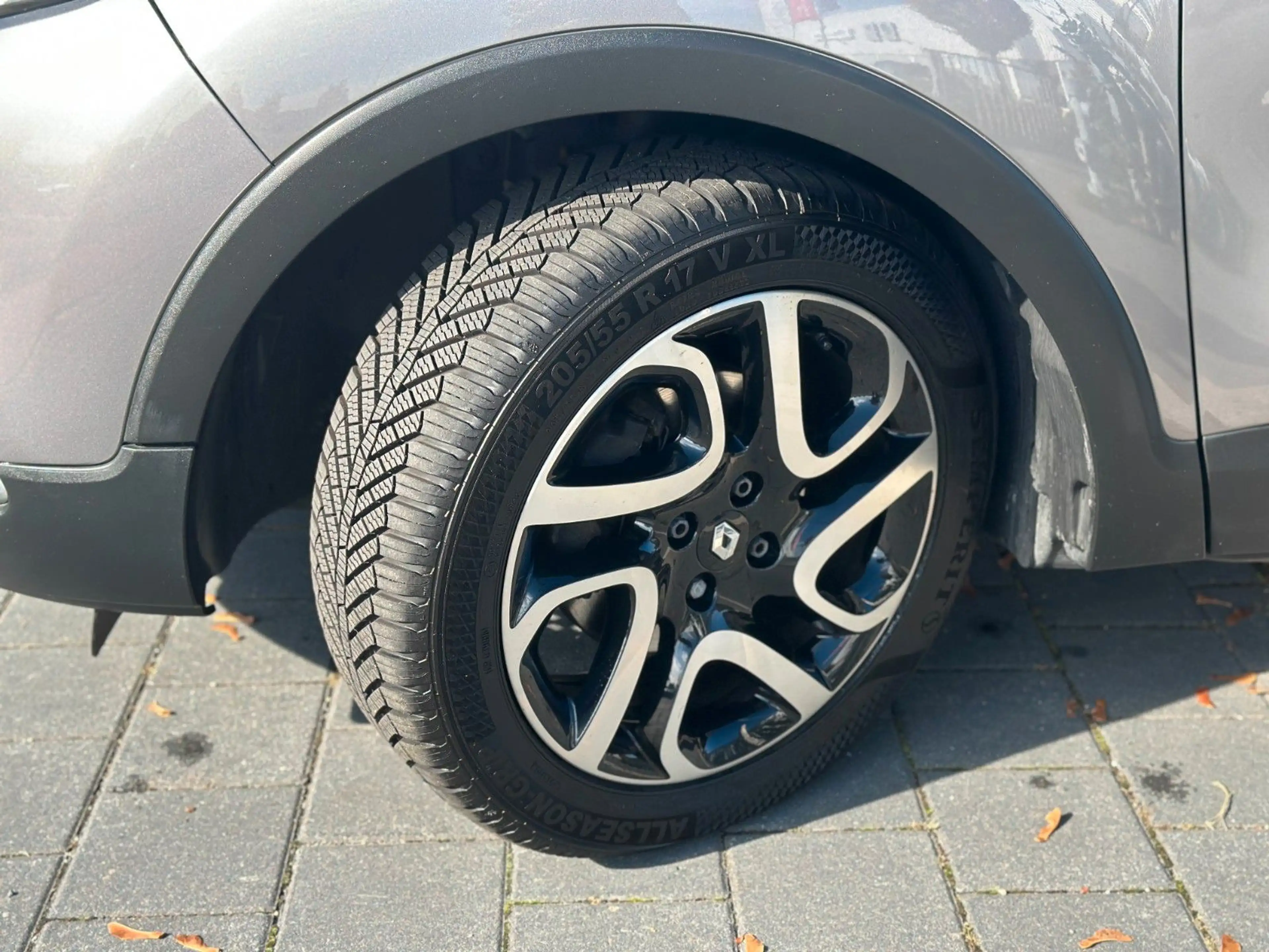 Renault Captur Luxe / Sitzheiz. / Automatik / 1+ Hand — photo 9