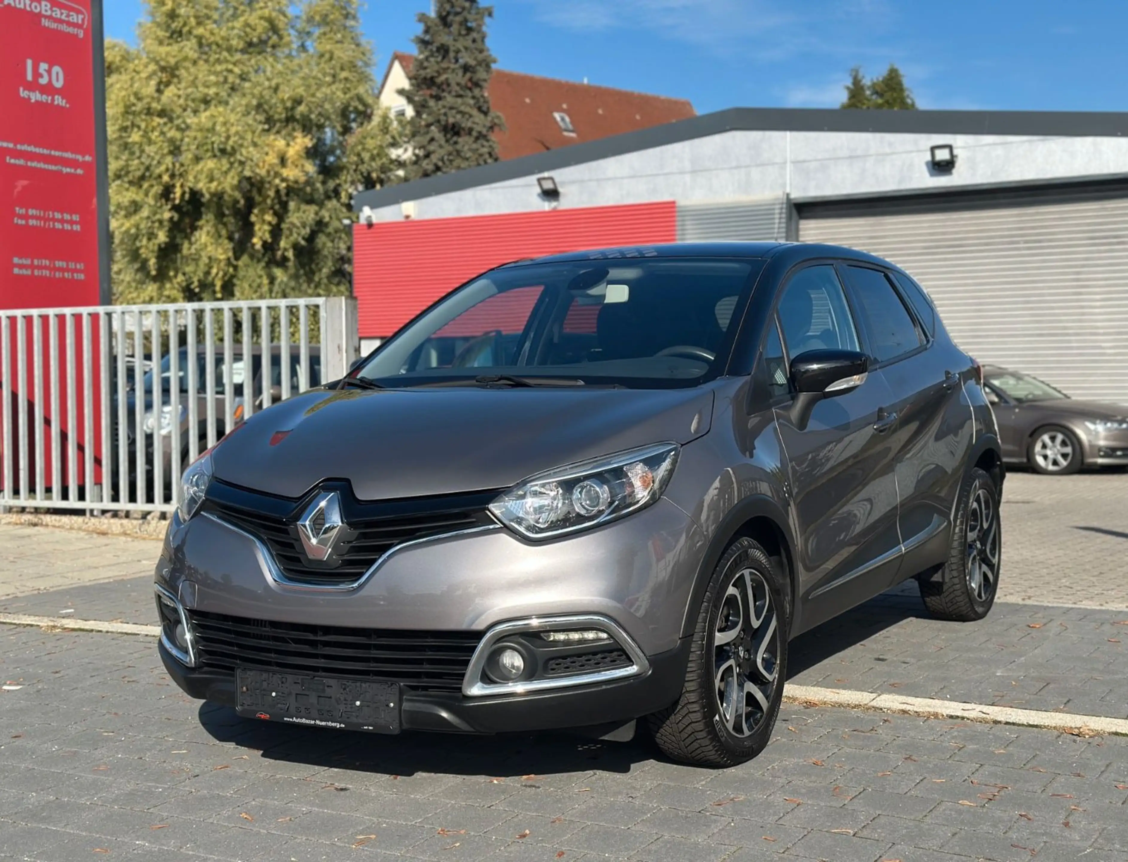 Renault Captur Luxe / Sitzheiz. / Automatik / 1+ Hand
