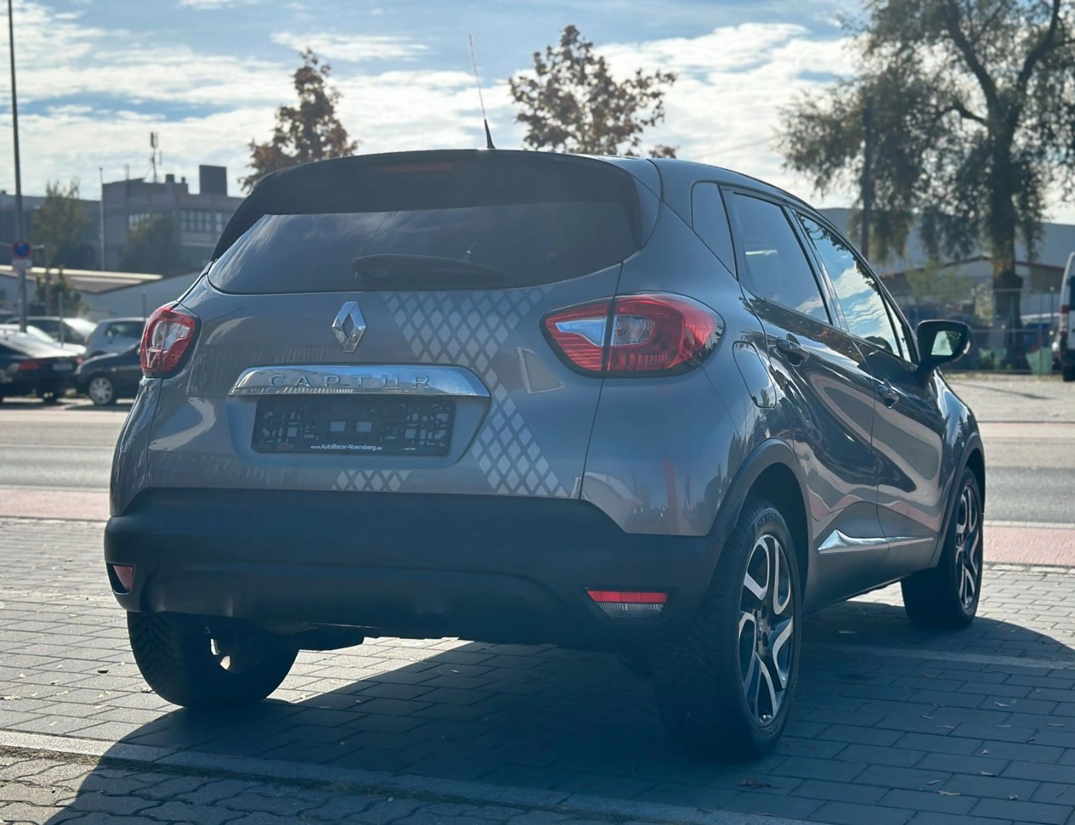 Renault Captur Luxe / Sitzheiz. / Automatik / 1+ Hand — photo 5