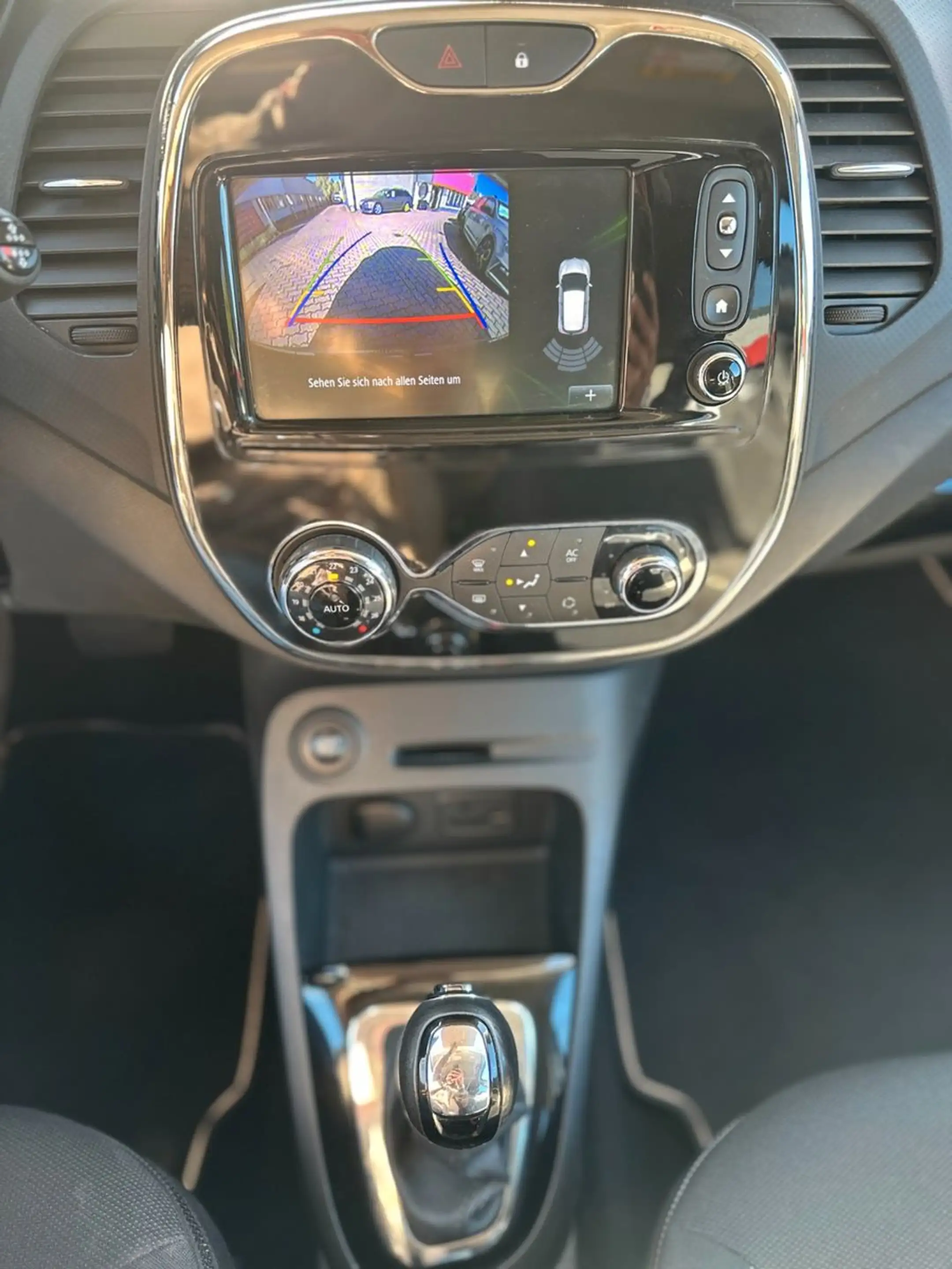 Renault Captur Luxe / Sitzheiz. / Automatik / 1+ Hand — photo 13