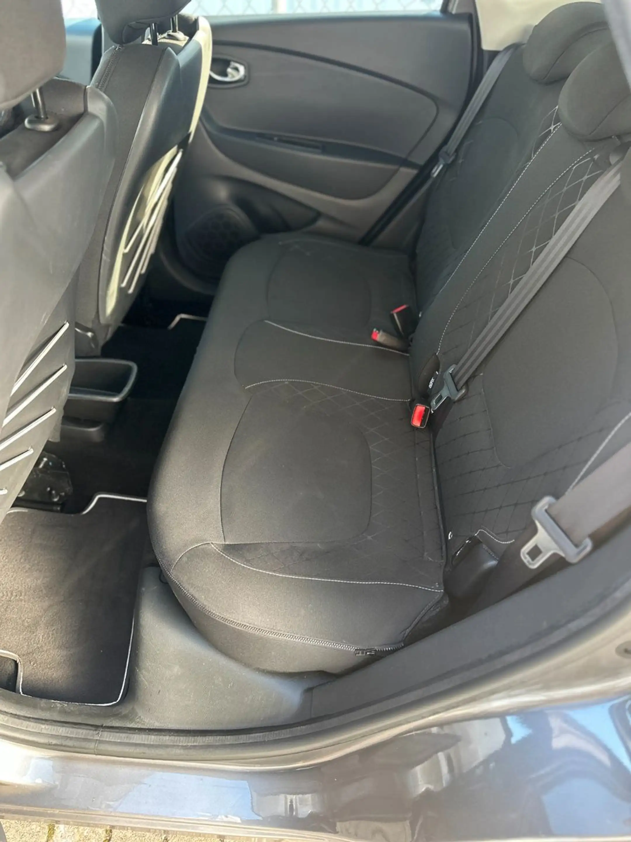Renault Captur Luxe / Sitzheiz. / Automatik / 1+ Hand — photo 11