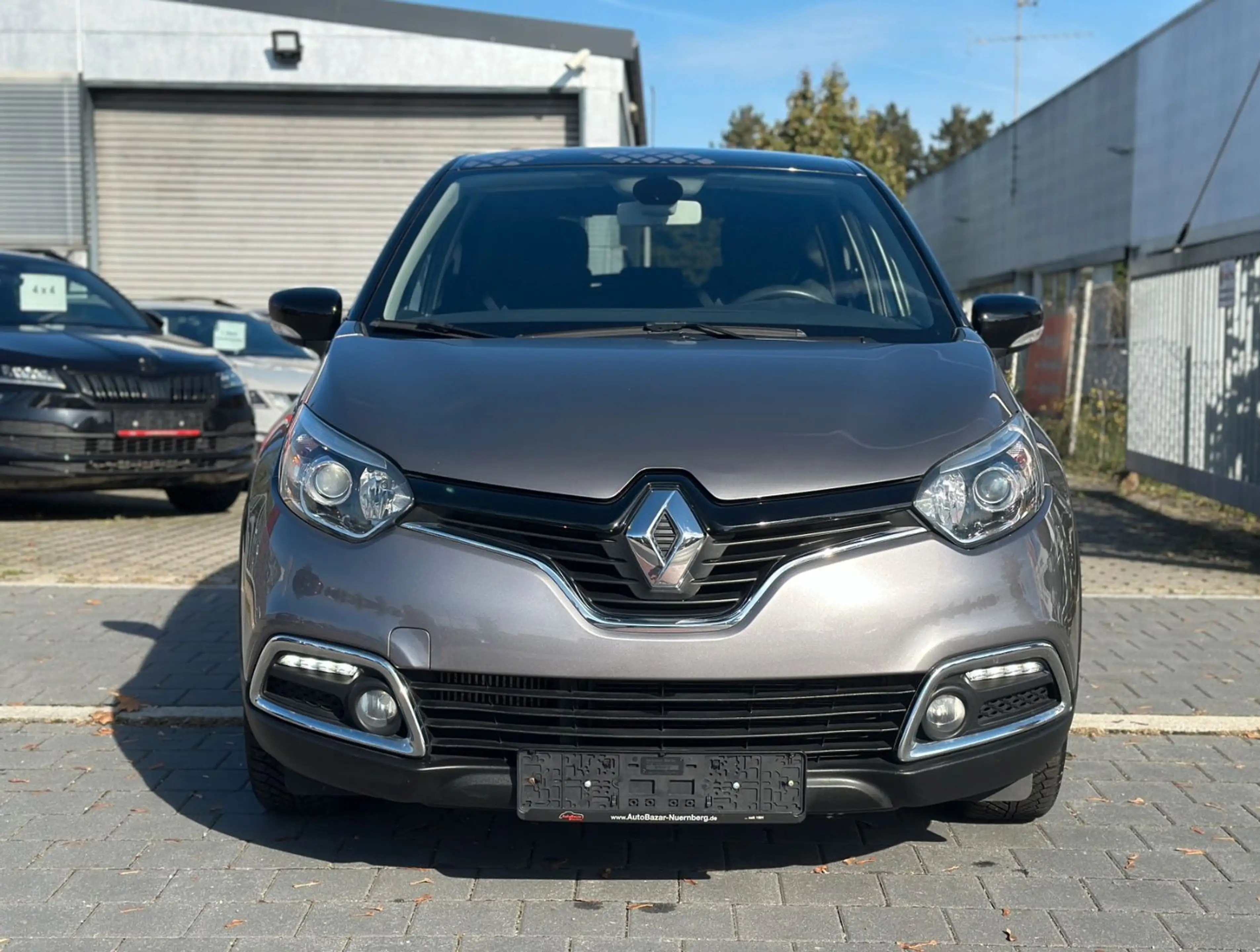 Renault Captur Luxe / Sitzheiz. / Automatik / 1+ Hand — photo 8