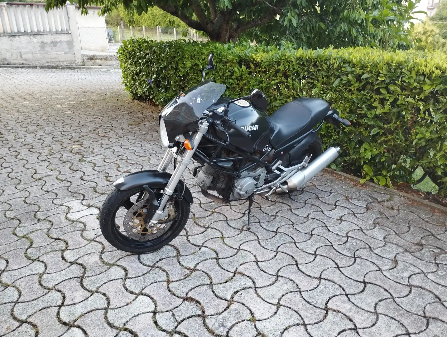 Ducati Monster 600 STARADALE Negro - 1