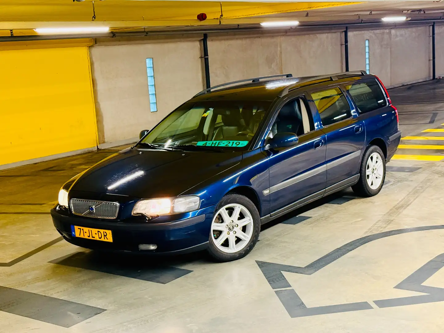 Volvo V70 2.3 T-5 | Comfort Line | Youngtimer | Airco | T5 Azul - 1