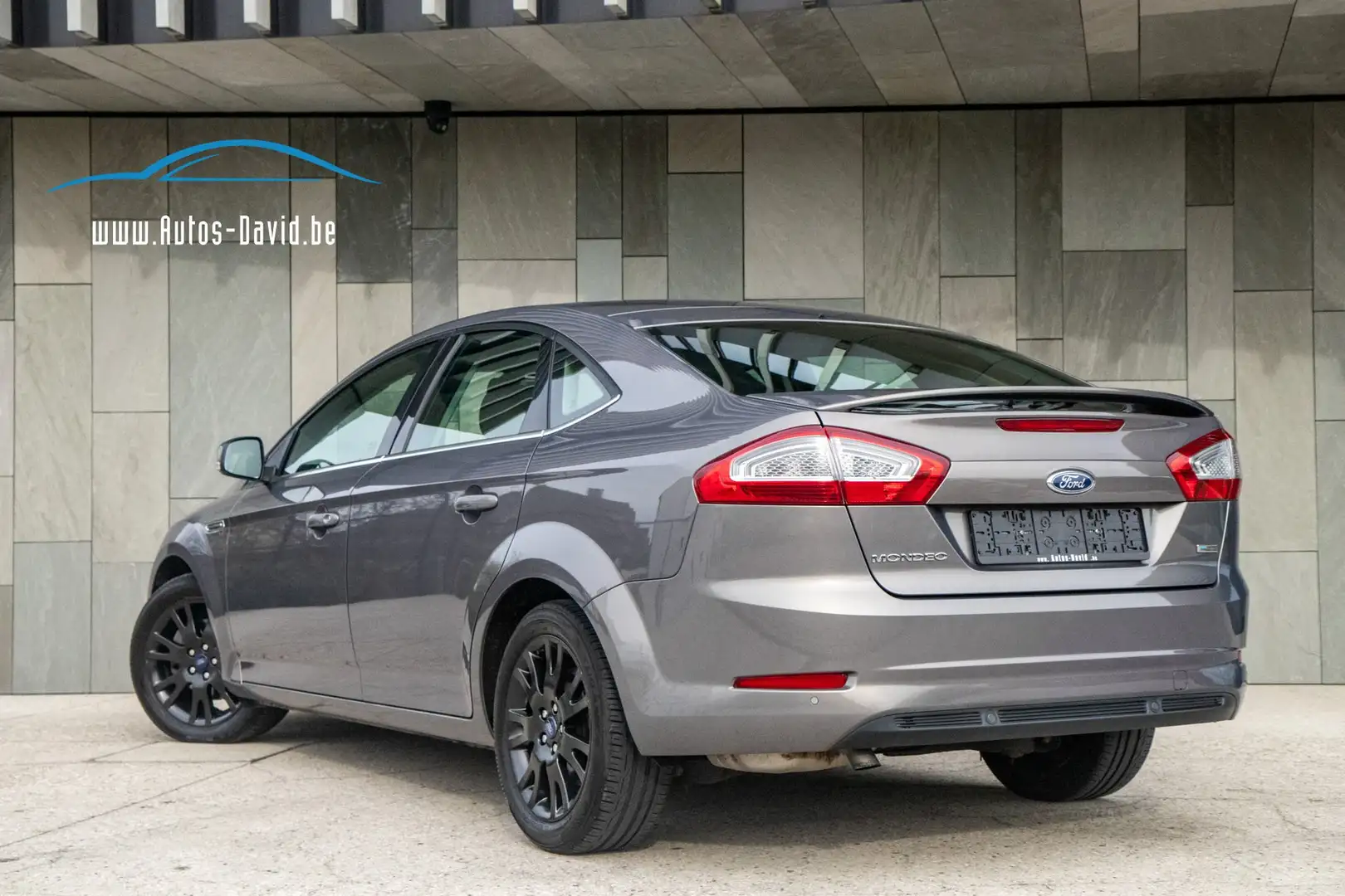 Ford Mondeo 2.0 TDCi EConetic Titanium / HISTORIEK / AIRCO Grijs - 2