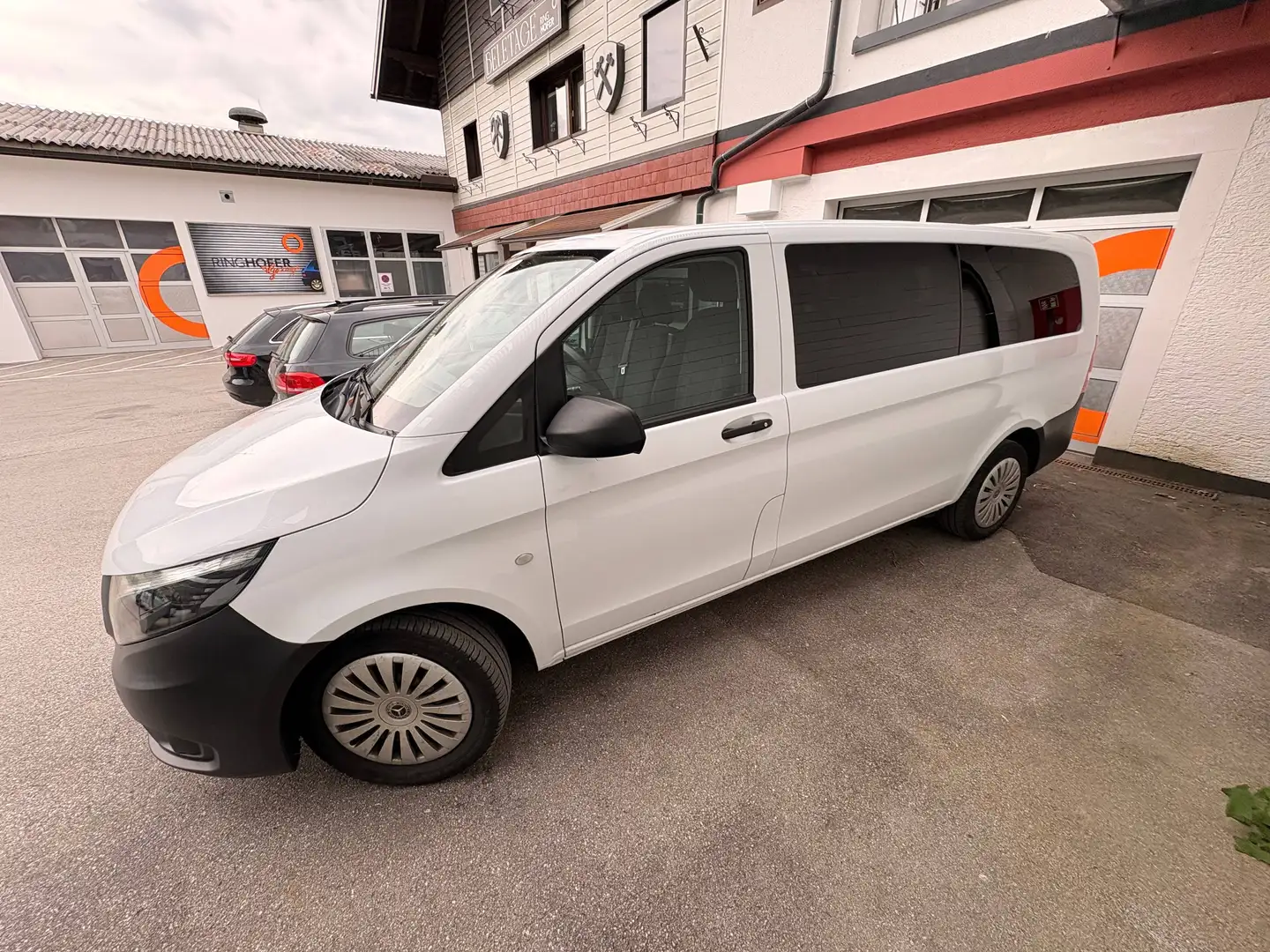 Mercedes-Benz Vito Vito Tourer Family 114 CDI extralang 4x4 Aut. Tourer Family Weiß - 2