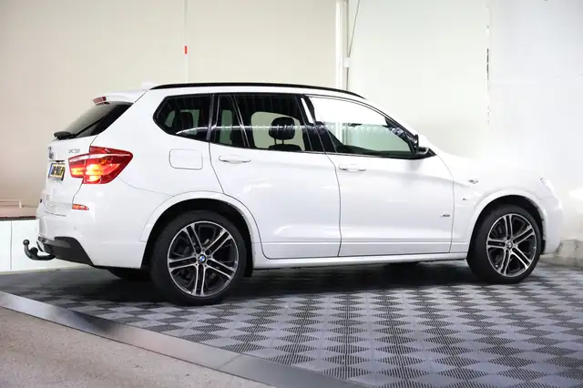 BMW X3 view 8