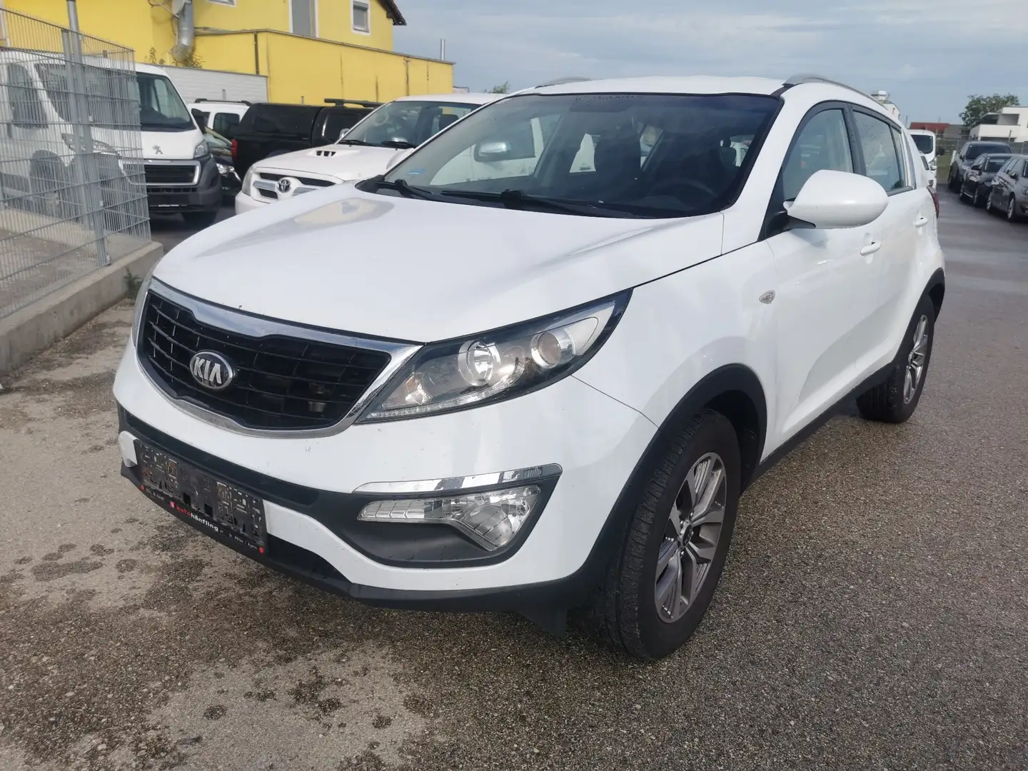 Kia Sportage Attract 2WD Weiß - 1