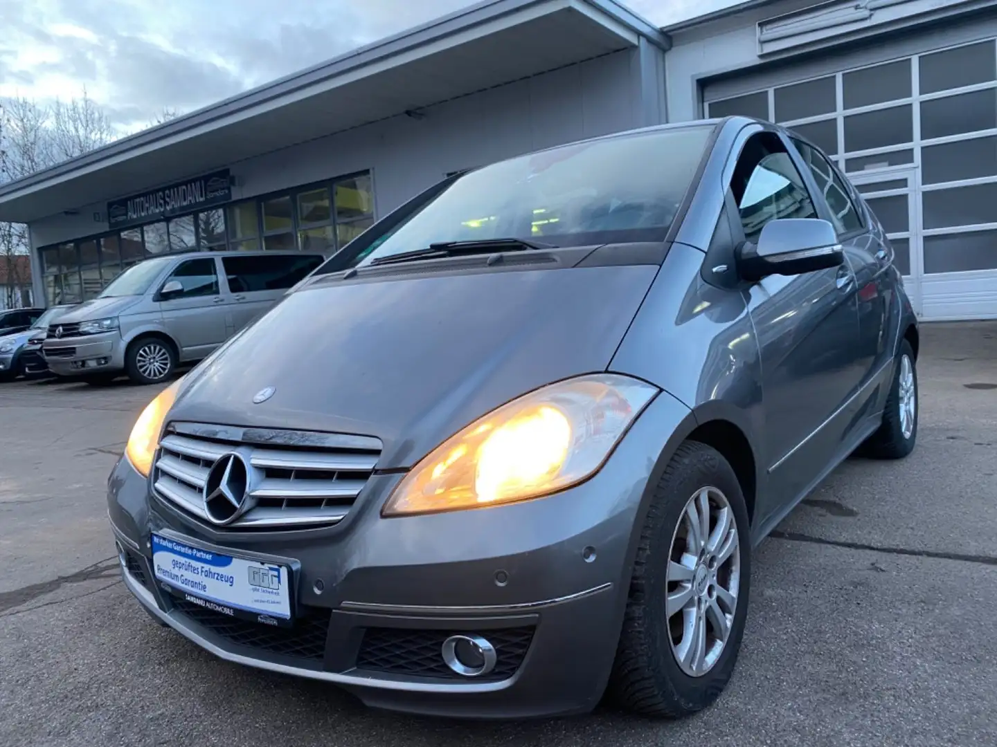 Mercedes-Benz A 180 CDI*AUTOMATIK*SITZH.*PDC*2.HAND*GEPFLEGT Grau - 1