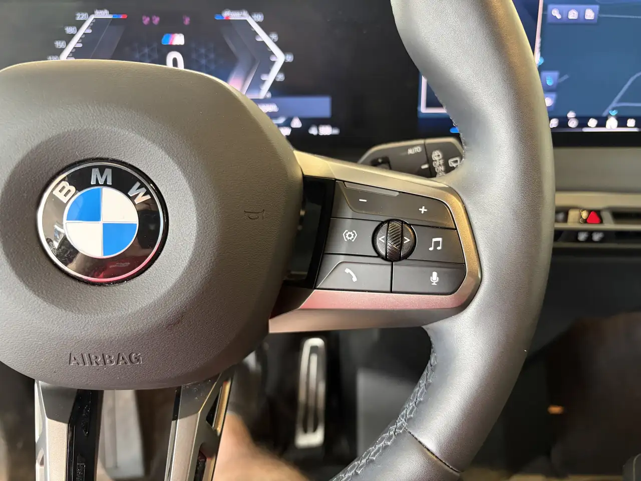 BMW iX снимка BMW iX