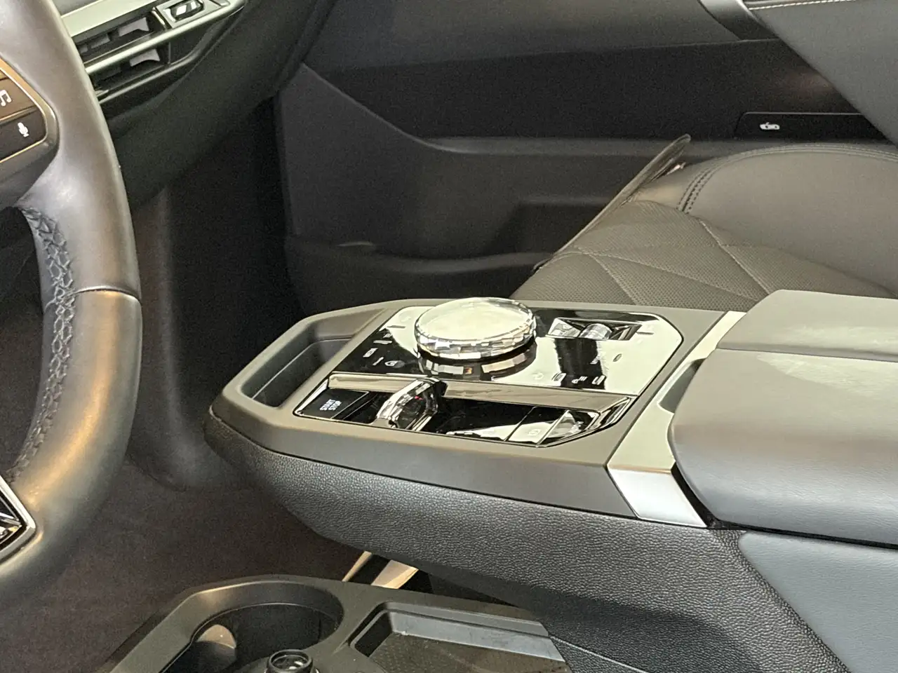 BMW iX снимка BMW iX