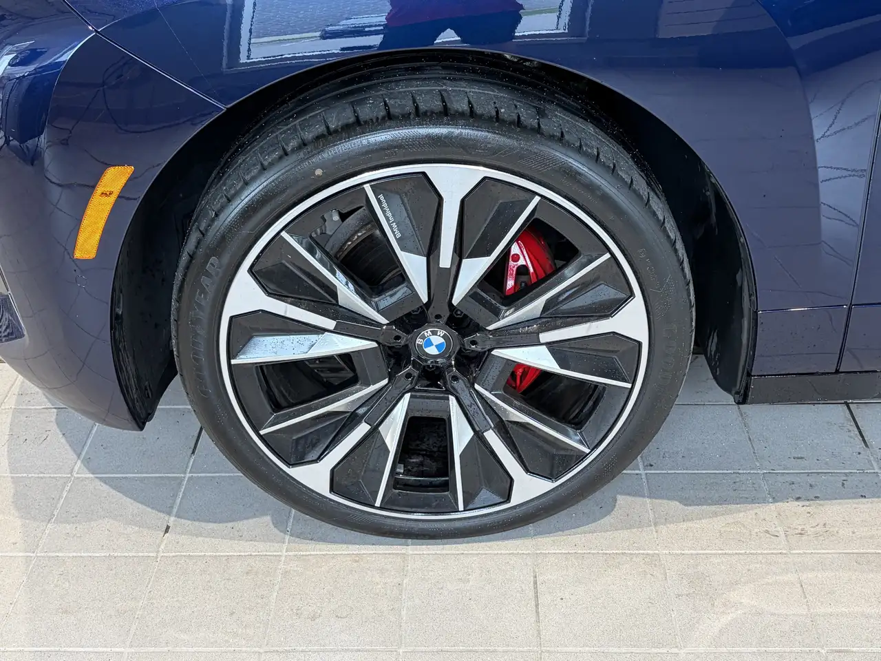 BMW iX снимка BMW iX