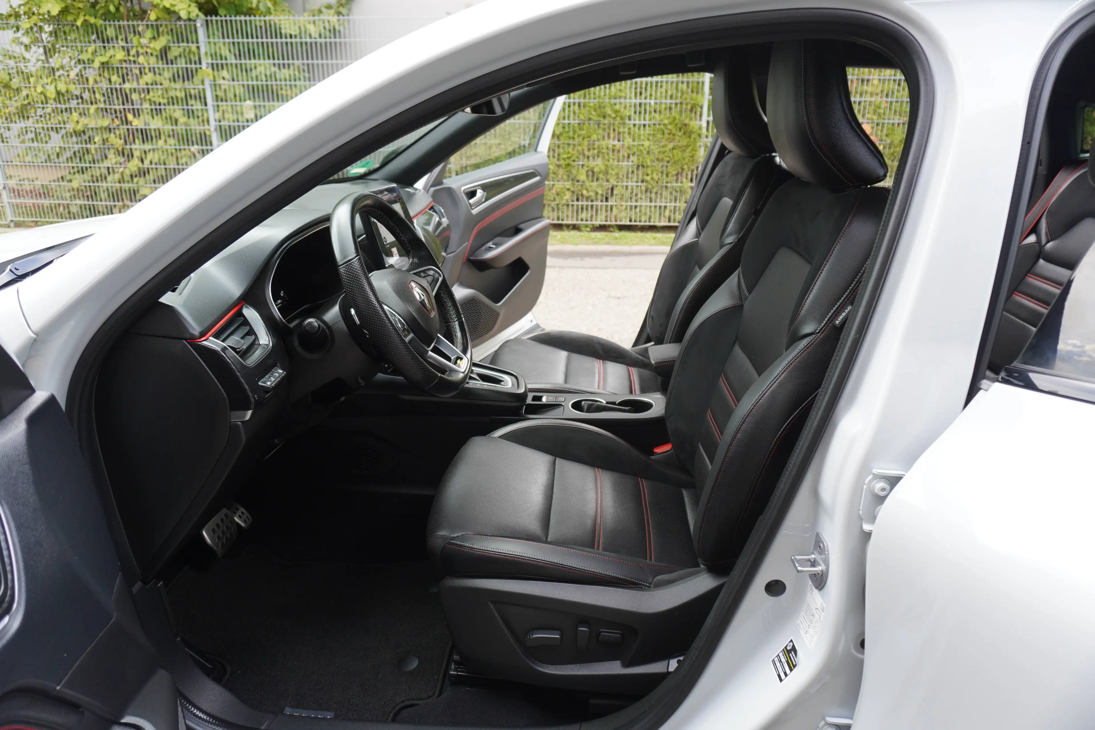 Renault Arkana R.S. Line 1.3 TCe EDC LEDER+NAVI+KAMERA+AHK+ALU+24.Tkm — photo 14